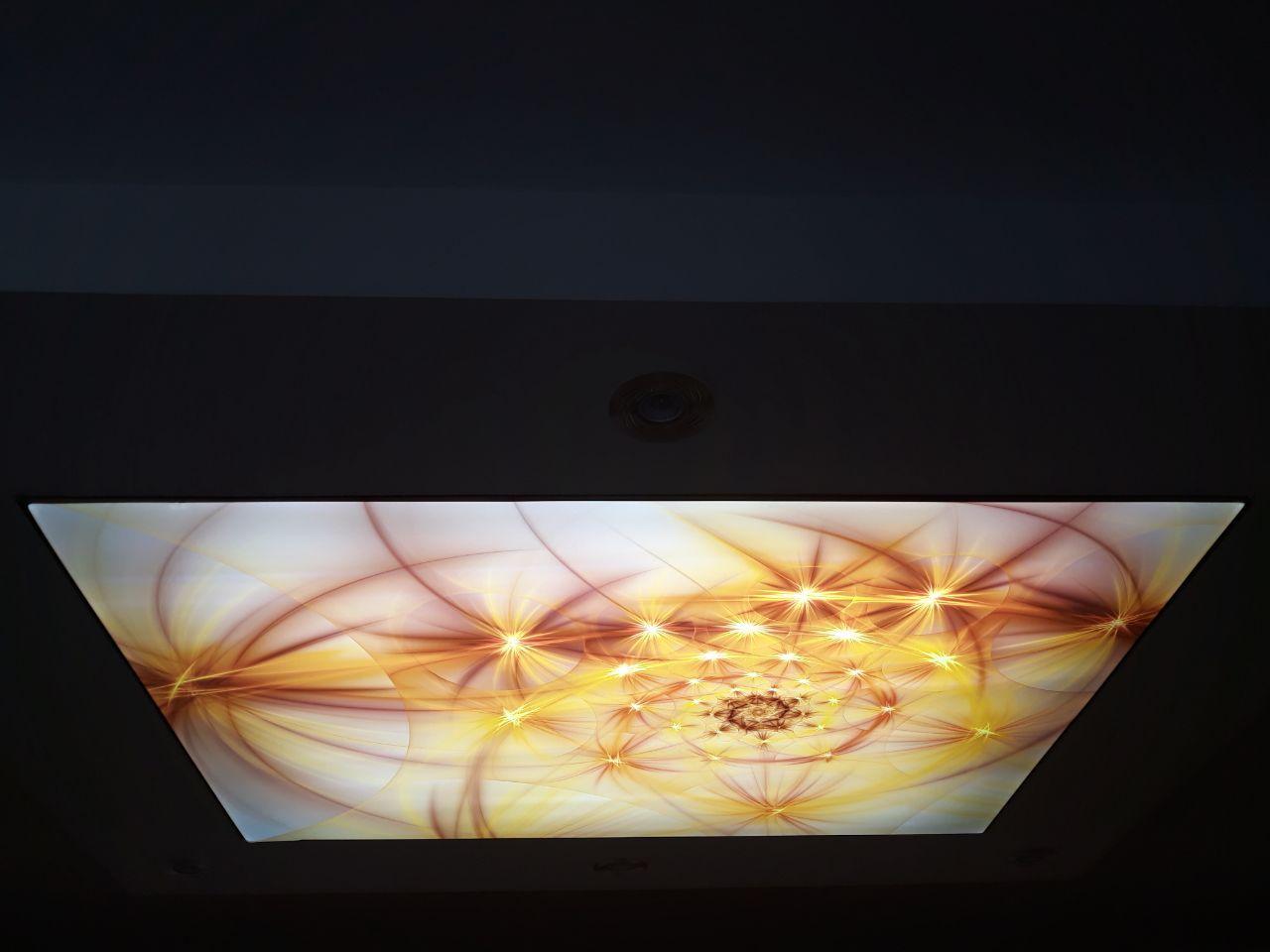 Film de plafond tendu translucide en PVC imprimé en 3D sur mesure pour la décoration intérieure moderne et la conception d’éclairage ambiant