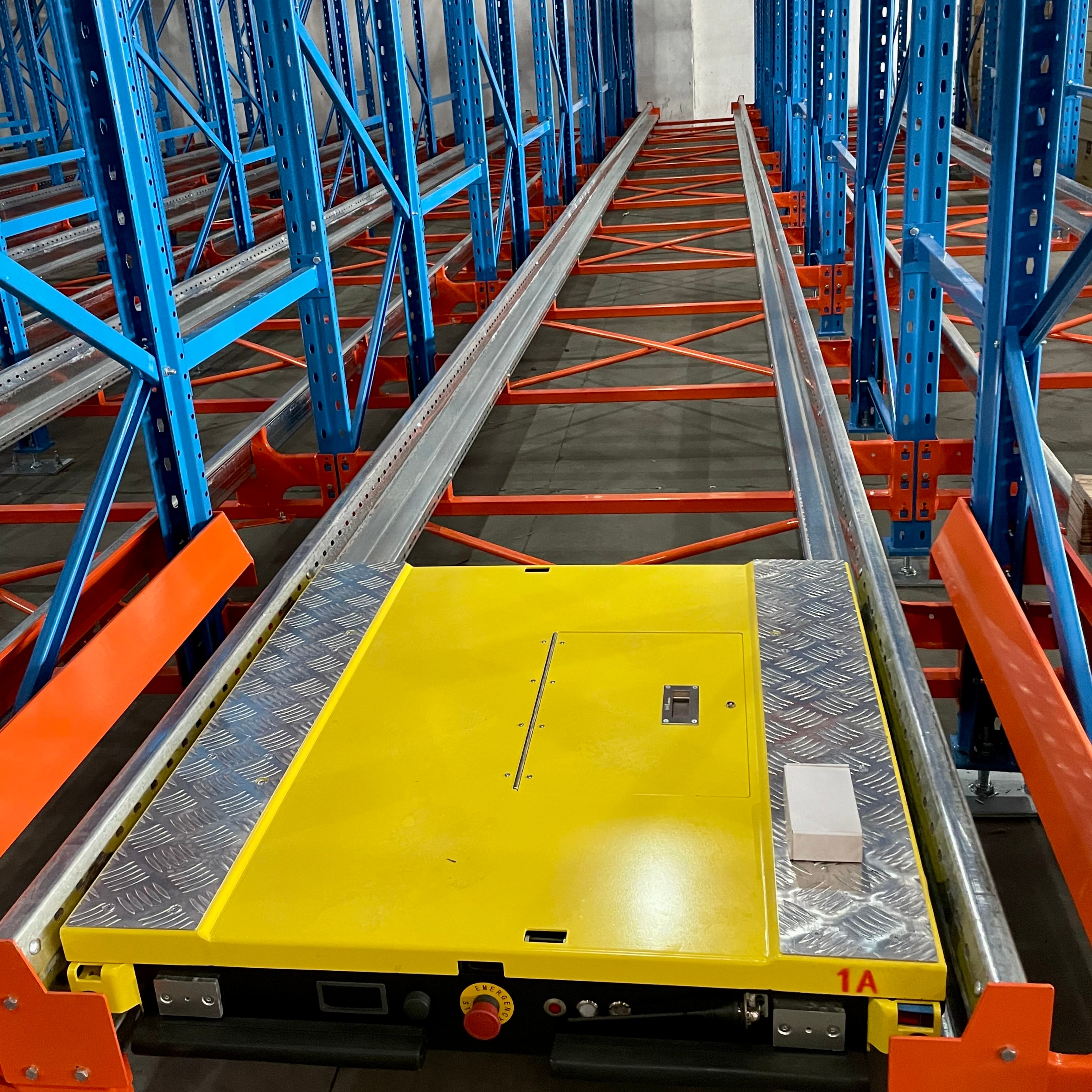 Radío Shuttle Racking Intelíghite: Optimeáil Spás agus Fhréamh Oibre