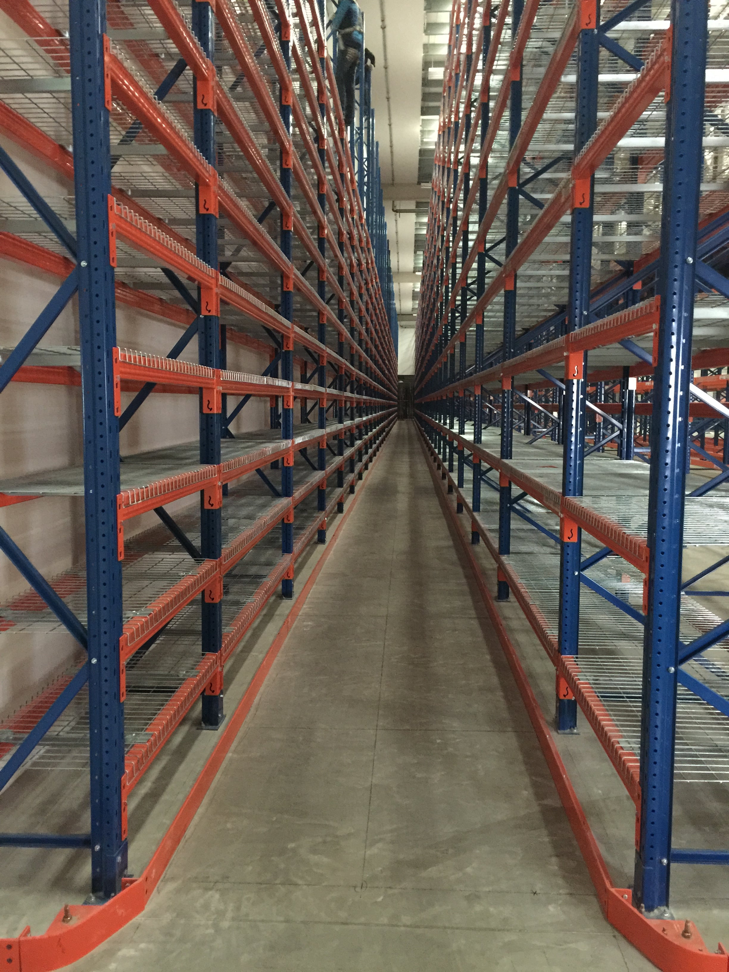 Rafturi de Paleti VNA pentru Utilizare in Logistica si Stocare