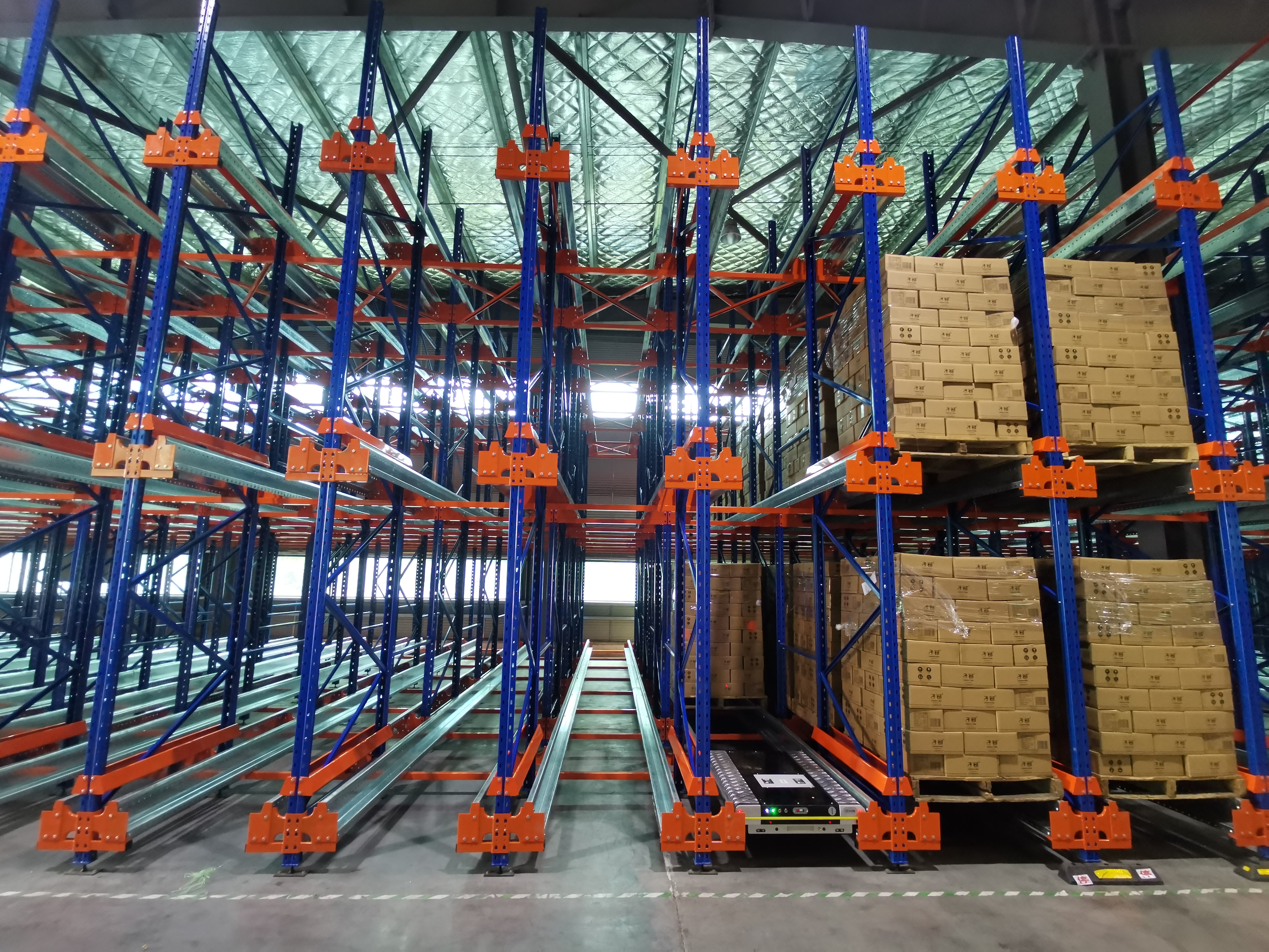 Die Zukunft der Automatisierung: Radio-Shuttle-Regalsysteme