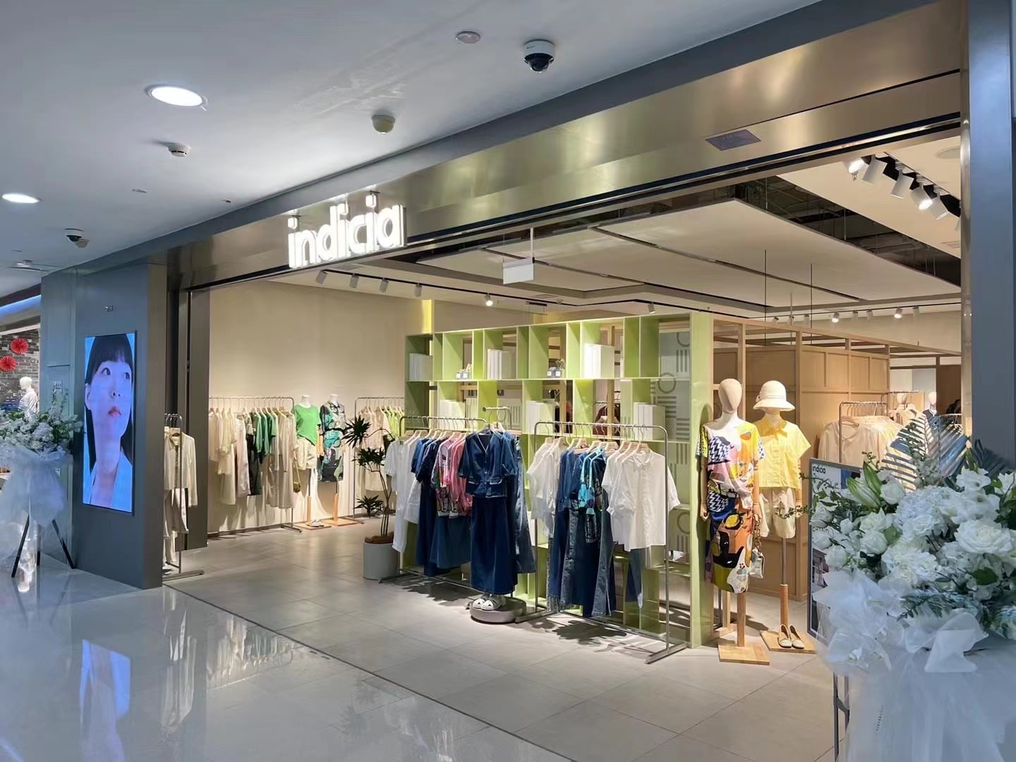 Customized Clothing Display Racks - INDICIA