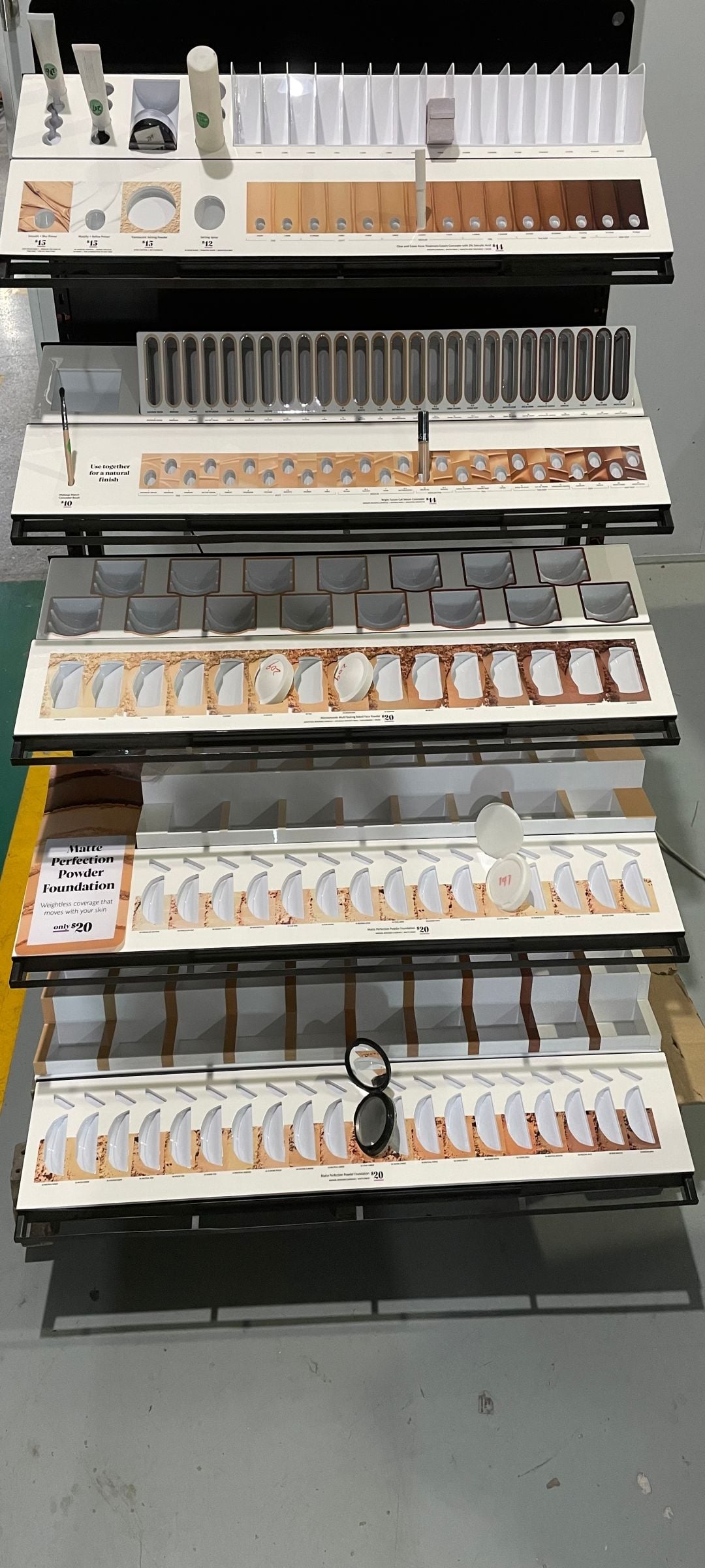 Top 5 Benefits of Using Display Stands in Retail