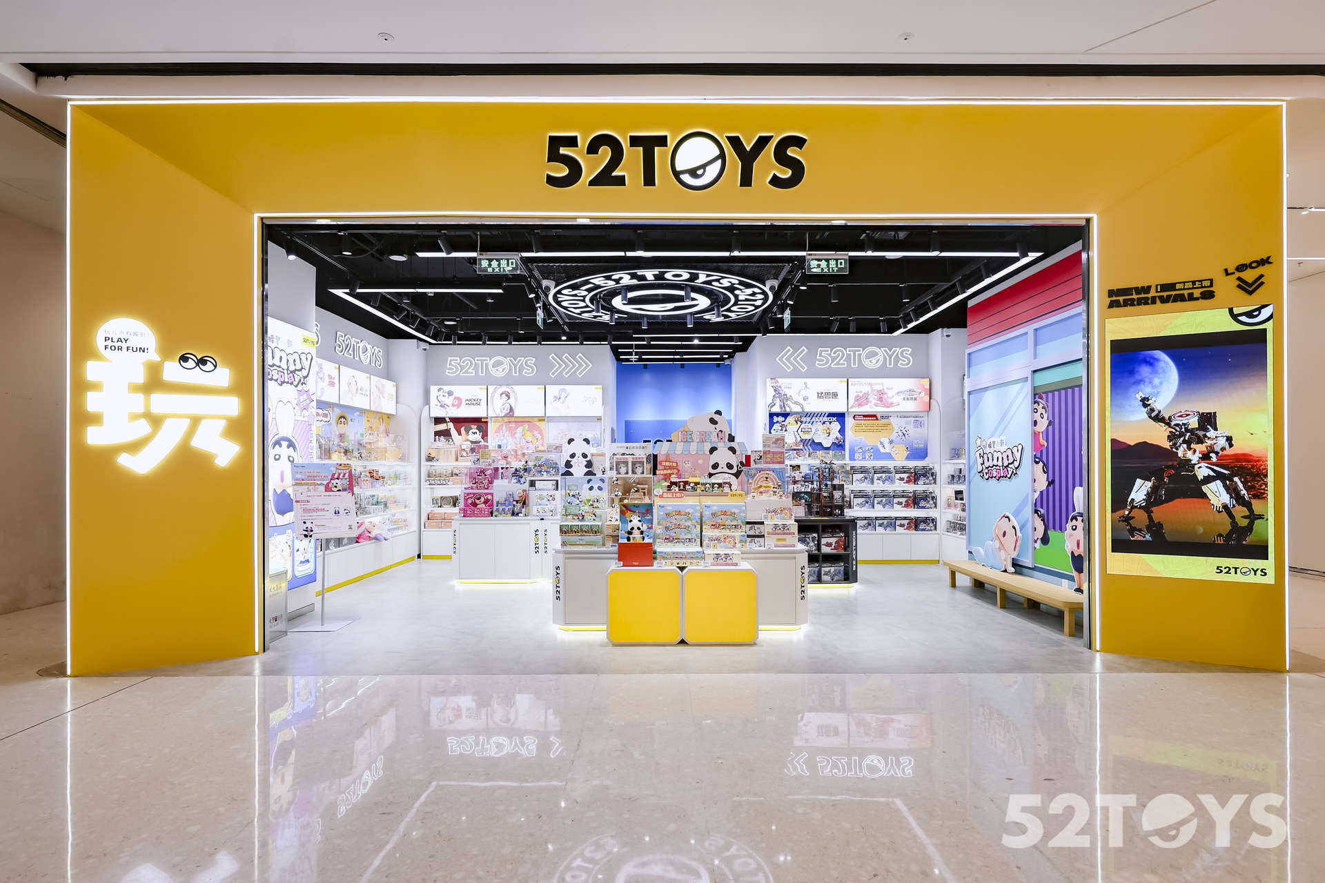 How Do Store Fixtures Shape Customer Flow Within Retail Spaces?