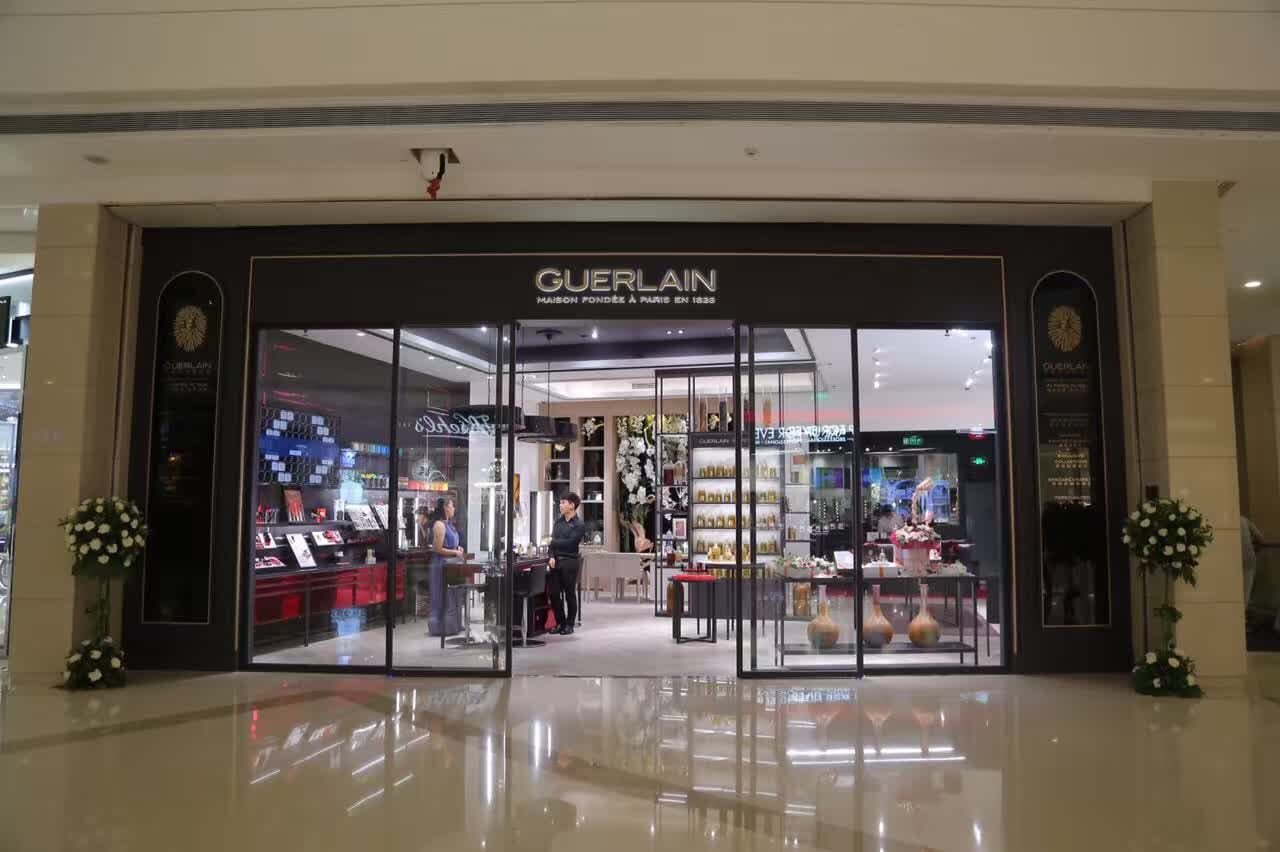 Guerlain In-Store Display Customization Project