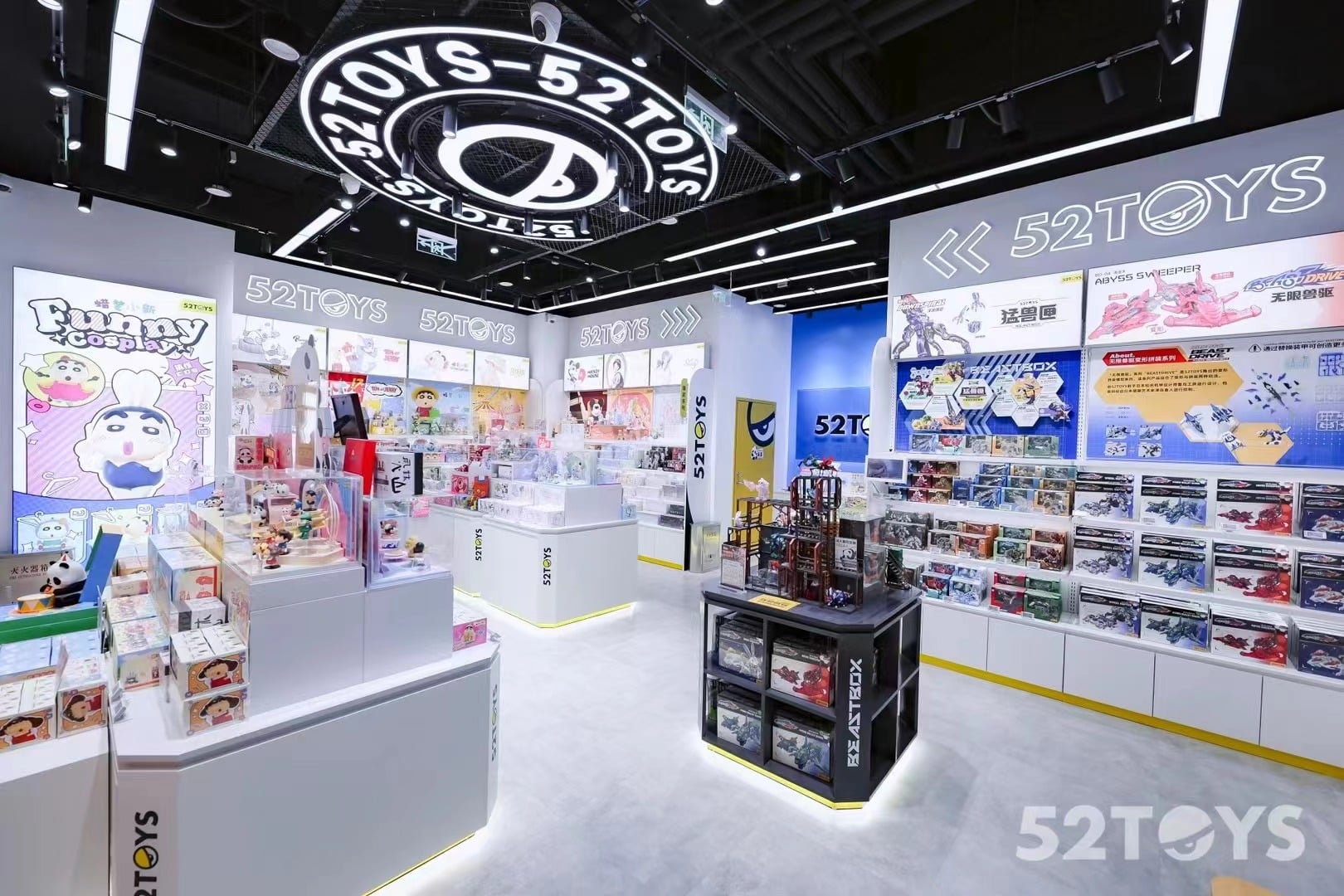 Custom Display Solutions for Trendy Toy Stores