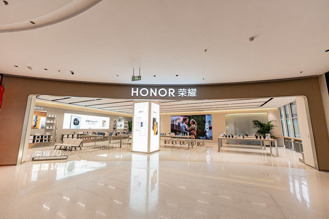 Custom Electronics Full-Store Display Solutions – HONOR