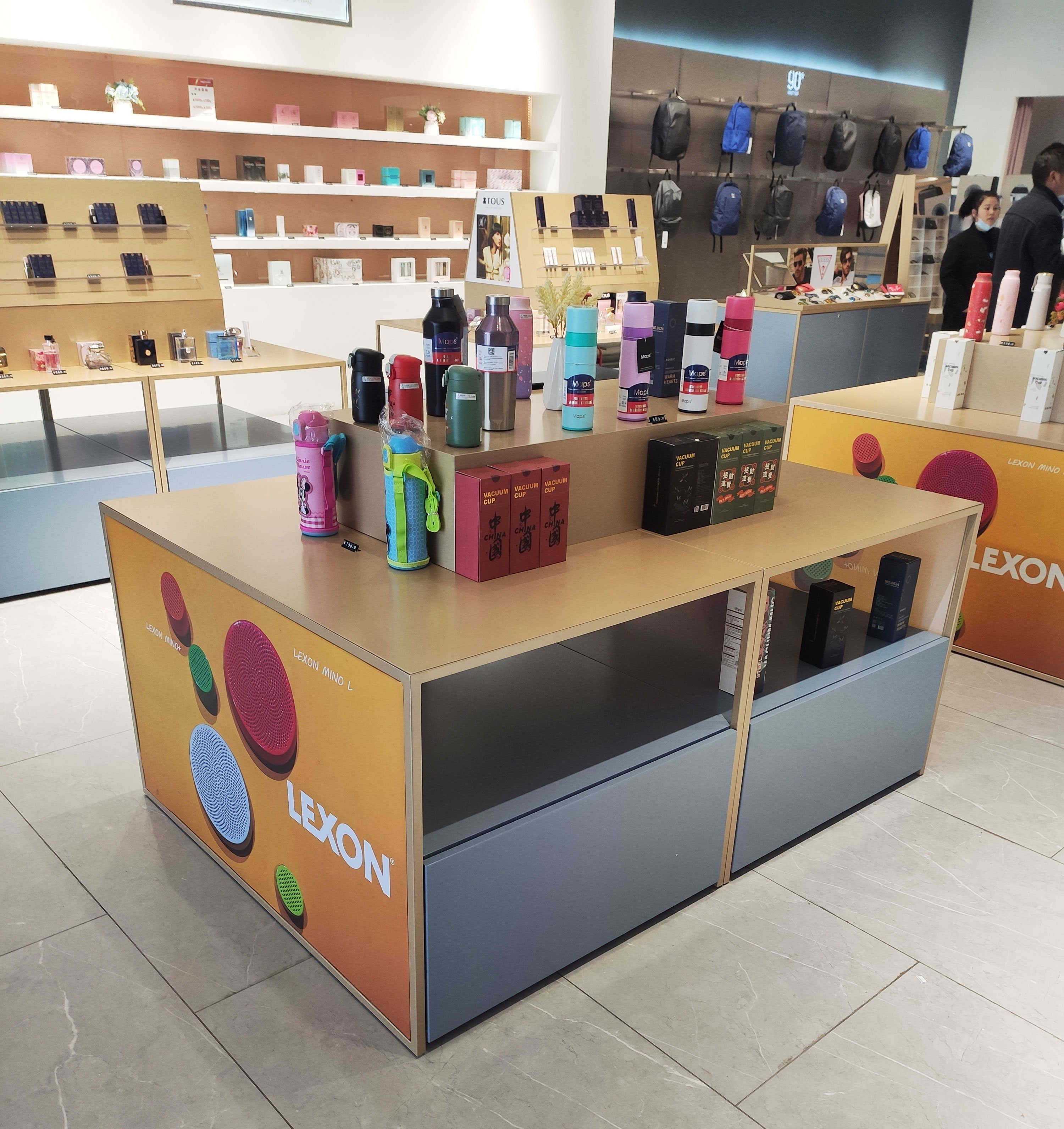 How to Incorporate Branding into Custom Display Designs 