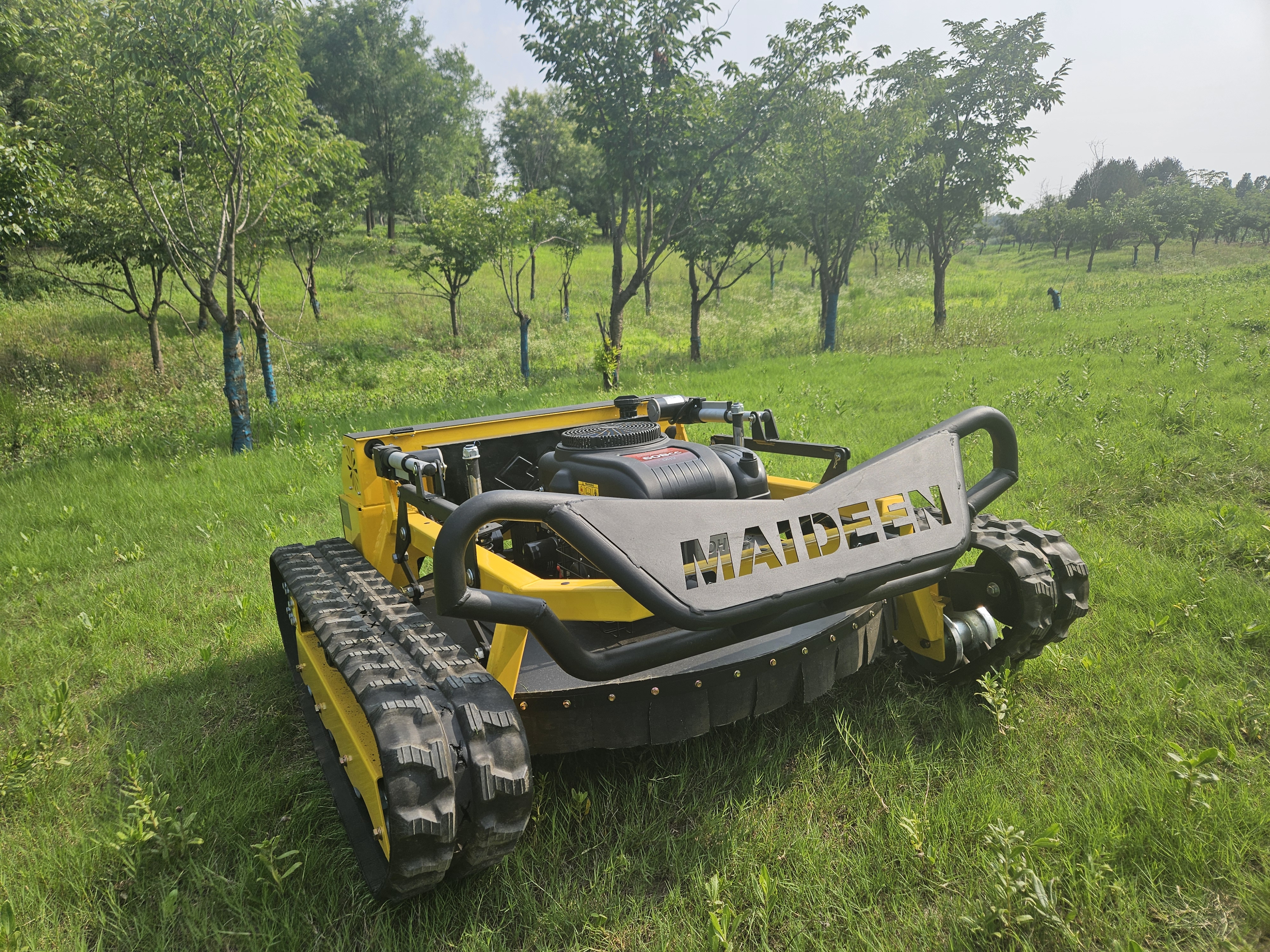 Why Robot lawn mower with remote control Combine Manual And Auto Mode