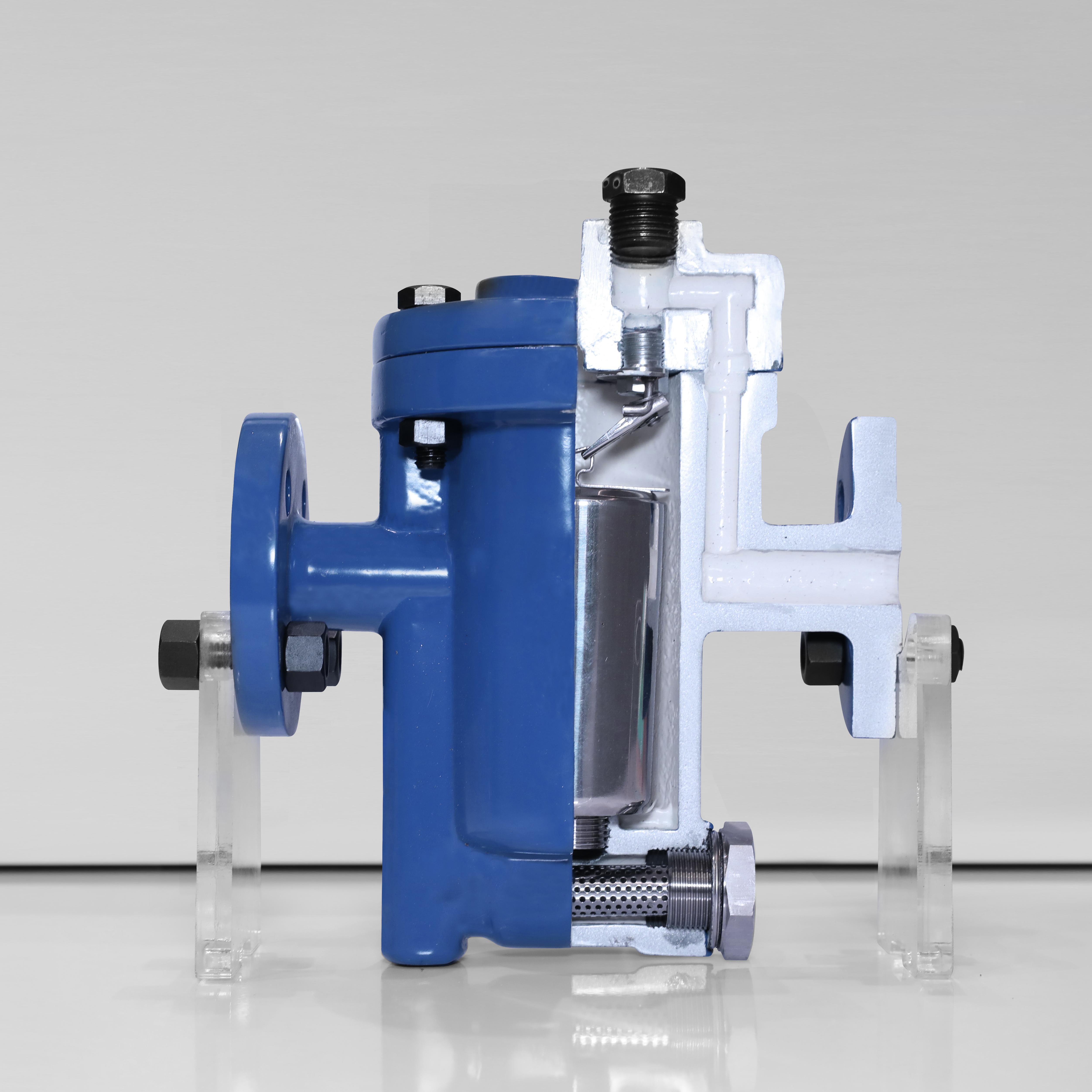 What makes an inverted bucket steam trap suitable for dirty steam?