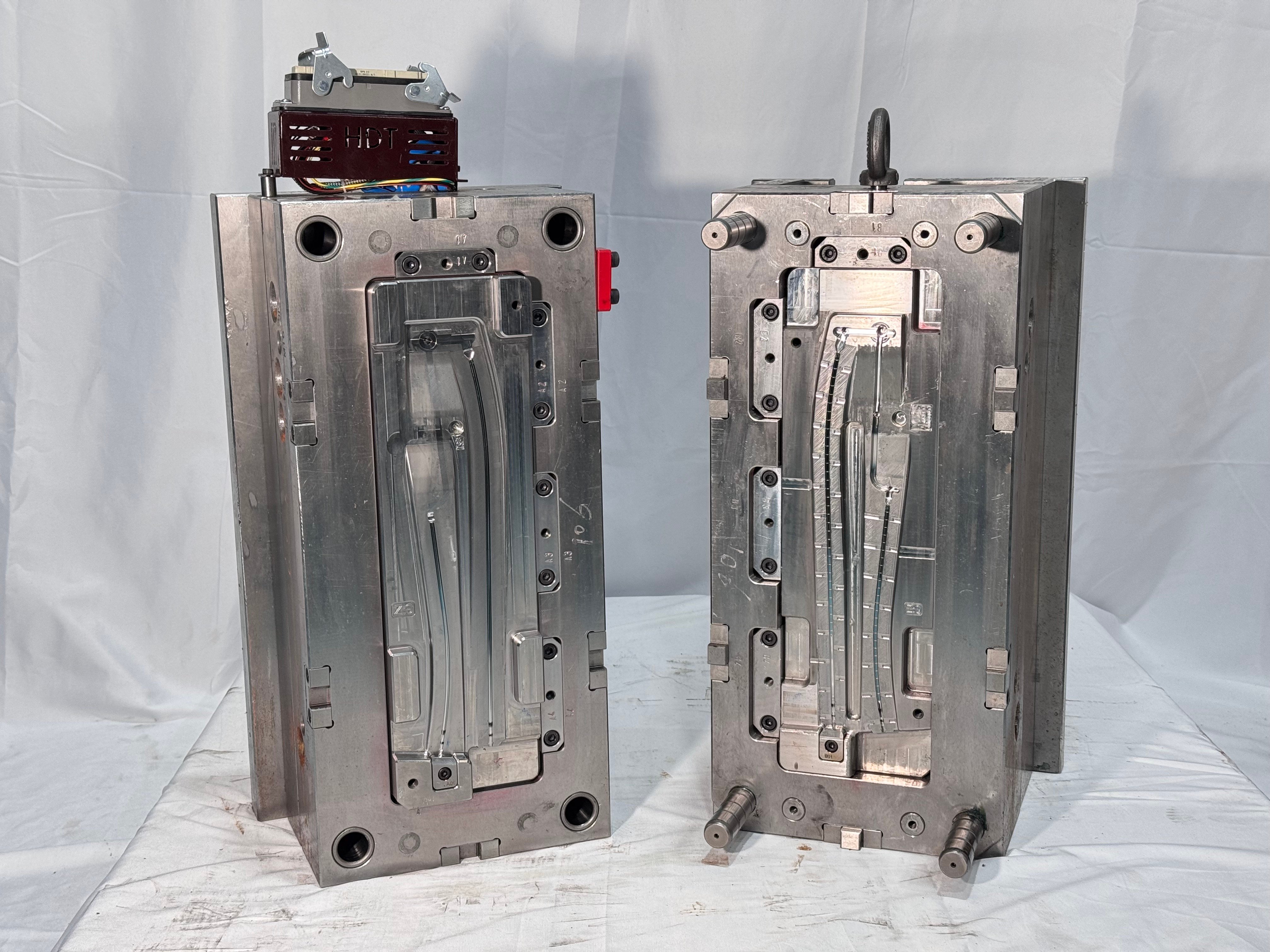 What are the key advantages of custom plastic injection molding services?