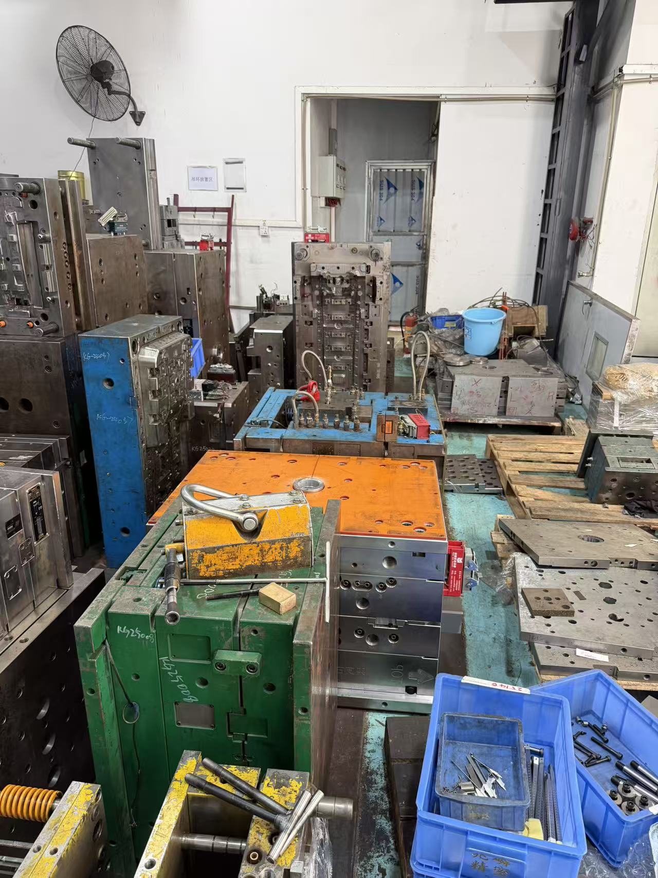 Compatibilità versatile con diversi materiali per esigenze produttive diversificate