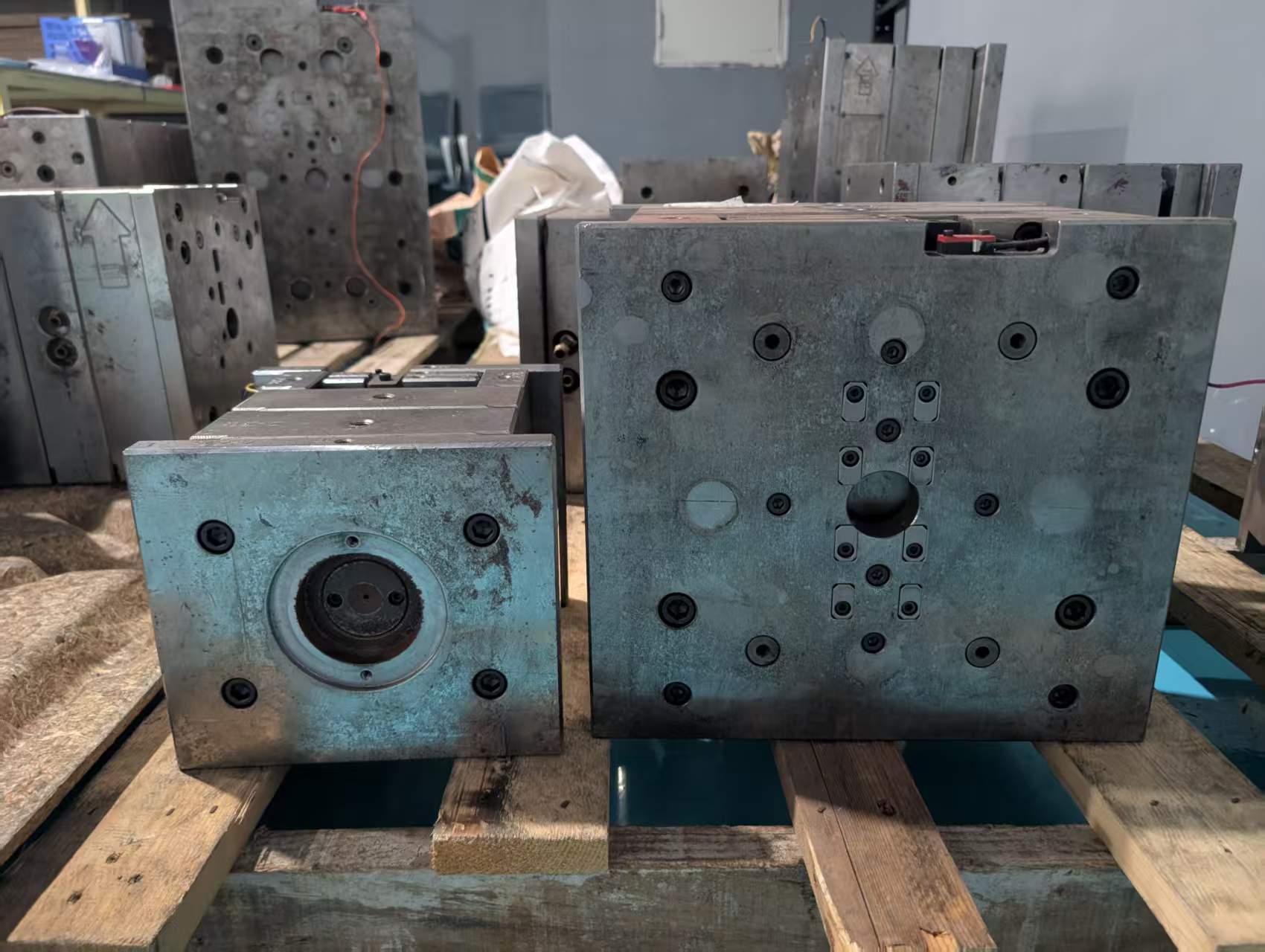 How Does Plastic Mold Technology Improve Mass Production Quality?