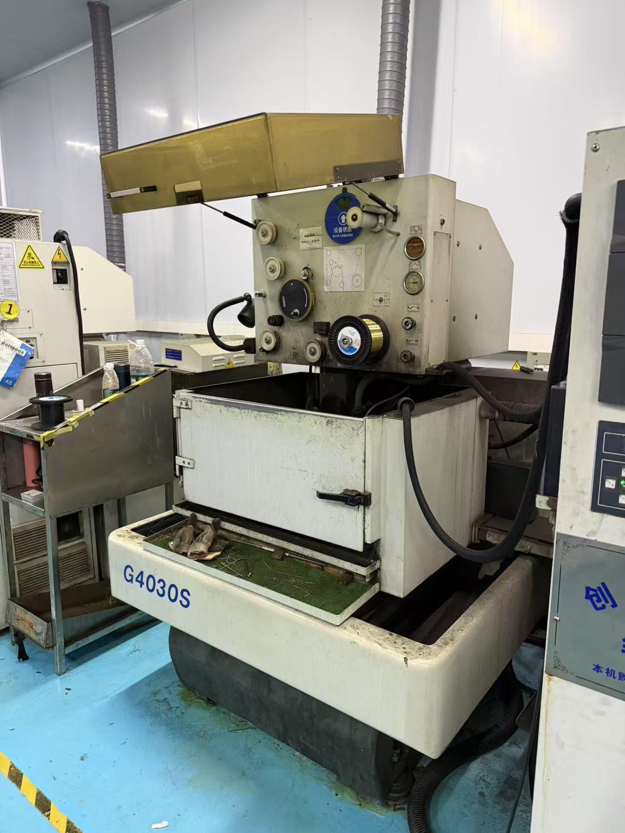 How does a plastic molding company ensure precision and consistency?