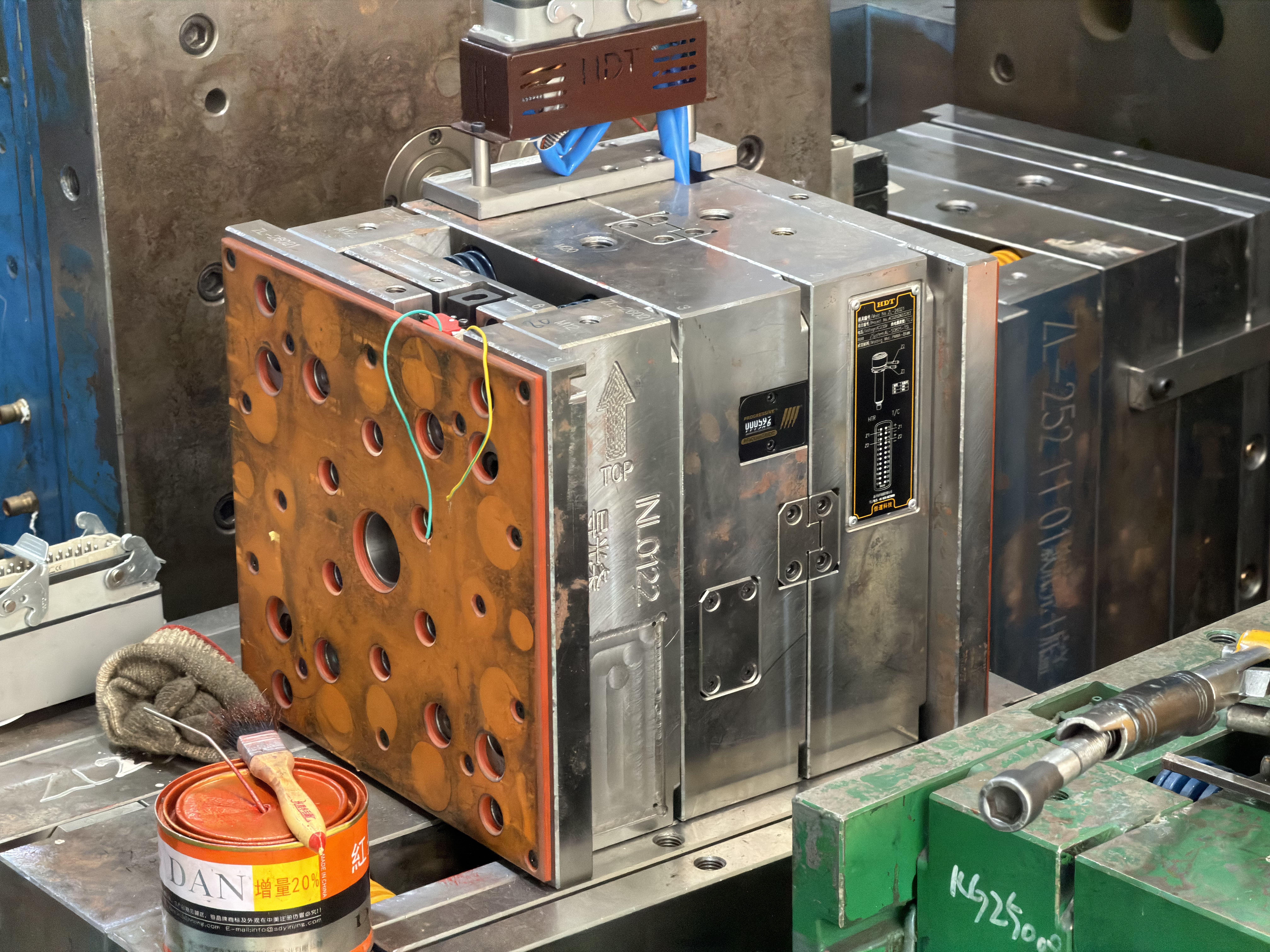 Capacità produttive versatili su diversi materiali e applicazioni