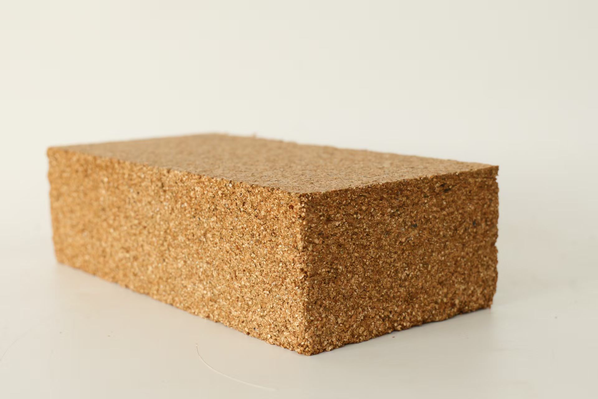 Millegap Insulating High Aluminium Vermiculite Brick 1200℃ for Muffle Furnace Electrolytic Aluminium Cells