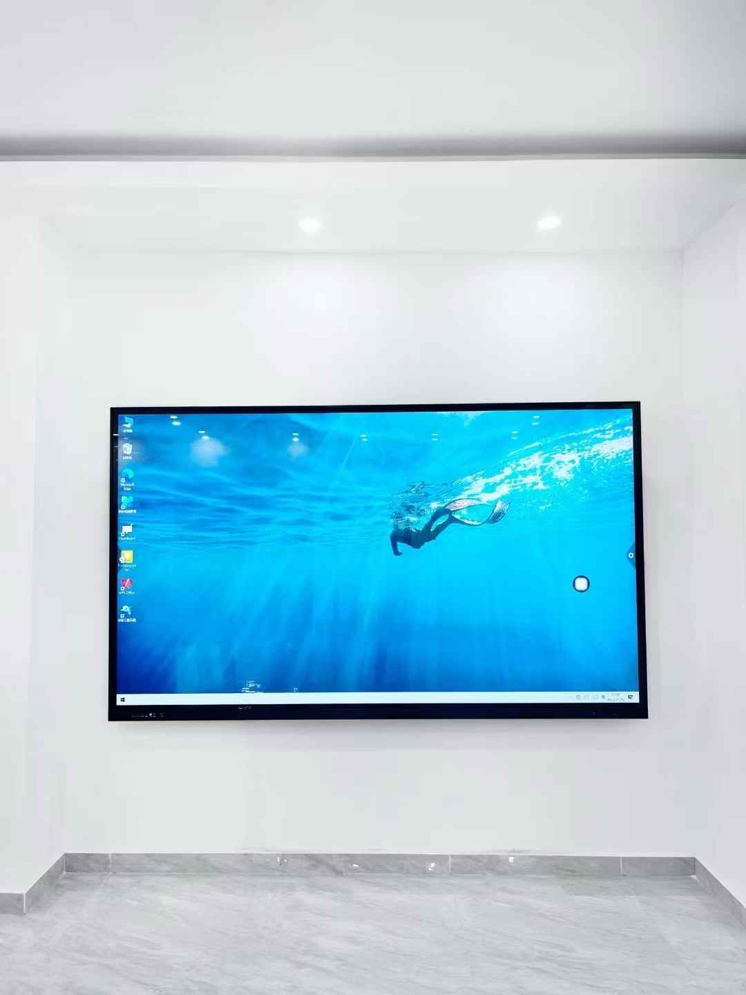 Enhance Your Brand Visibility with Our Advertising Machines for Digital Signage