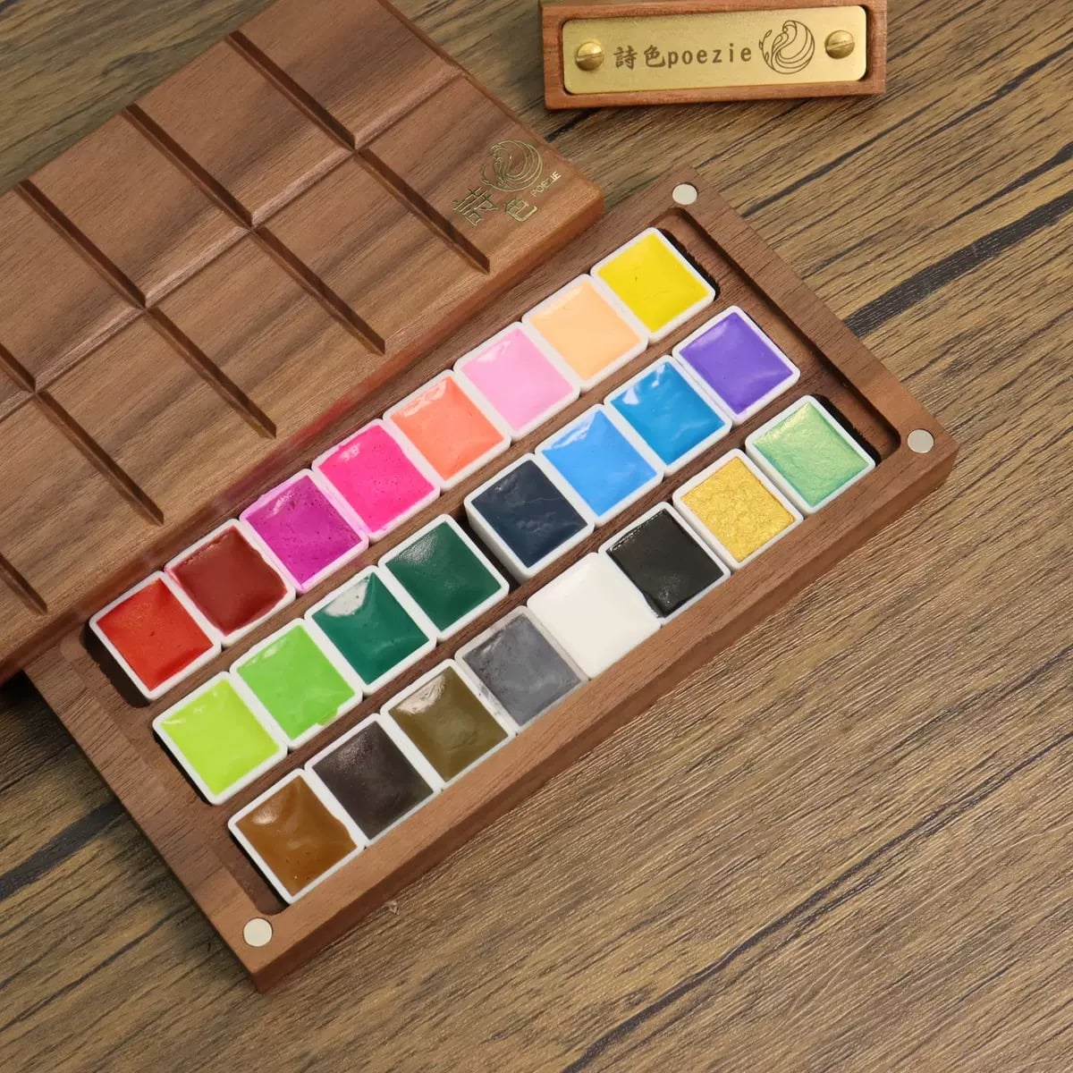 Final view of watercolor pan arrangement