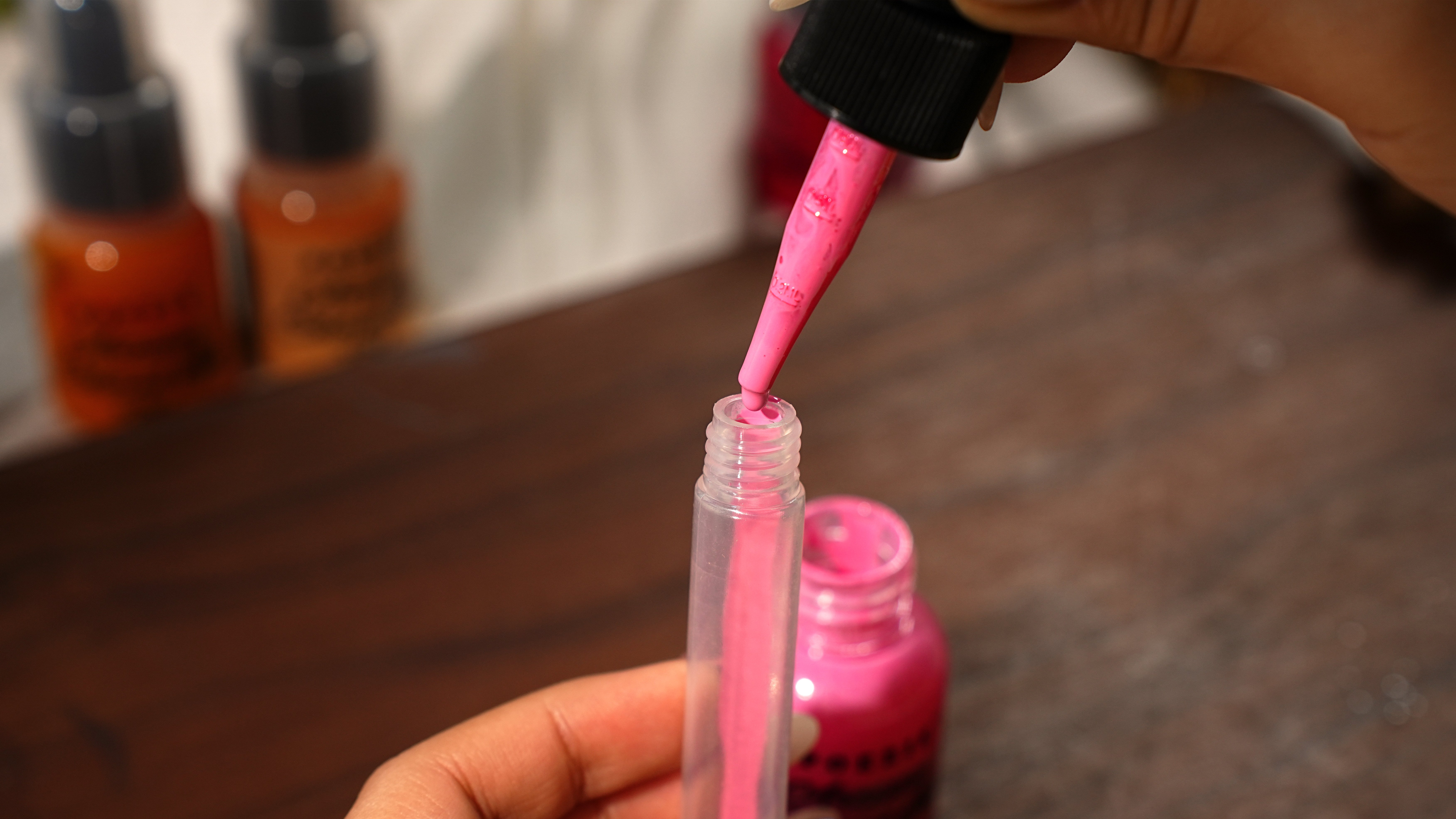 Pearlescent Luster and Metallic Shimmer Under Light