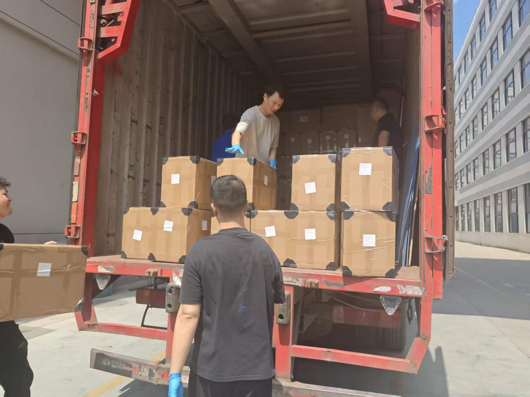 04. Custom Retail Packaging & Export Staging - Barcode SKU labeling, drop-test master cartons, and full export documentation