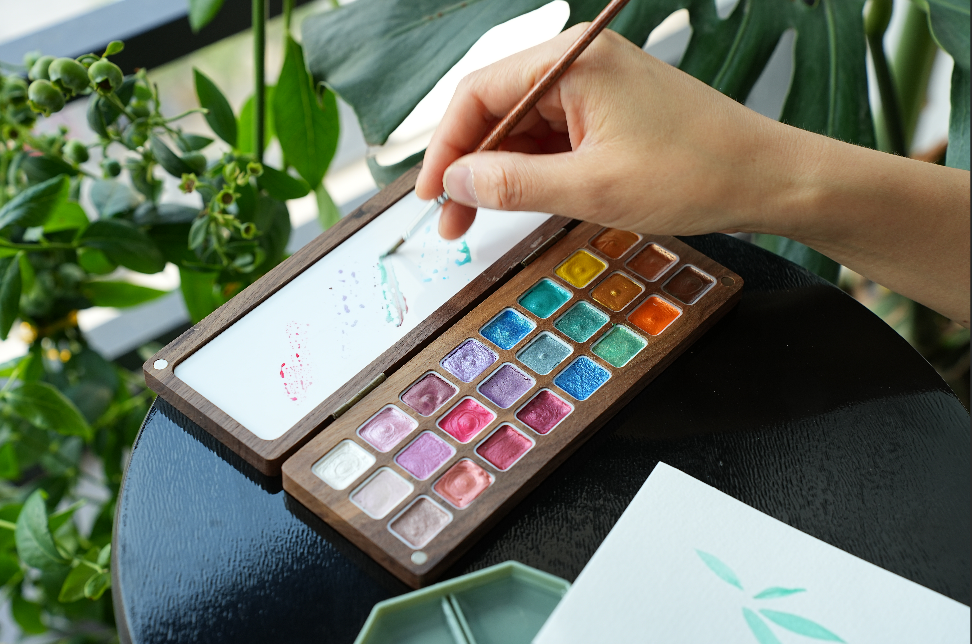 How to choose watercolor paints for art education?