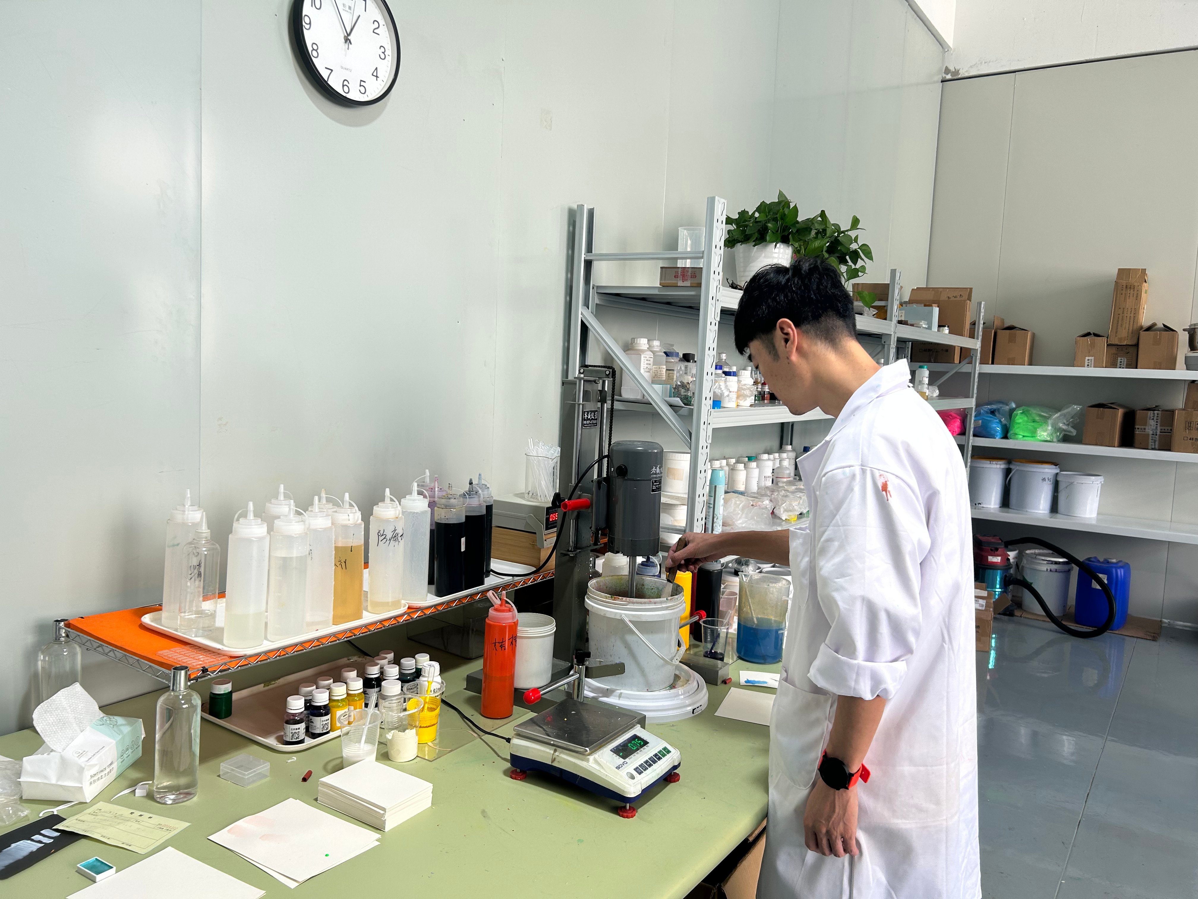 01. Pigment Formulation & Color Matching - Custom viscosities, drying speeds, Pantone & bespoke physical sample matching
