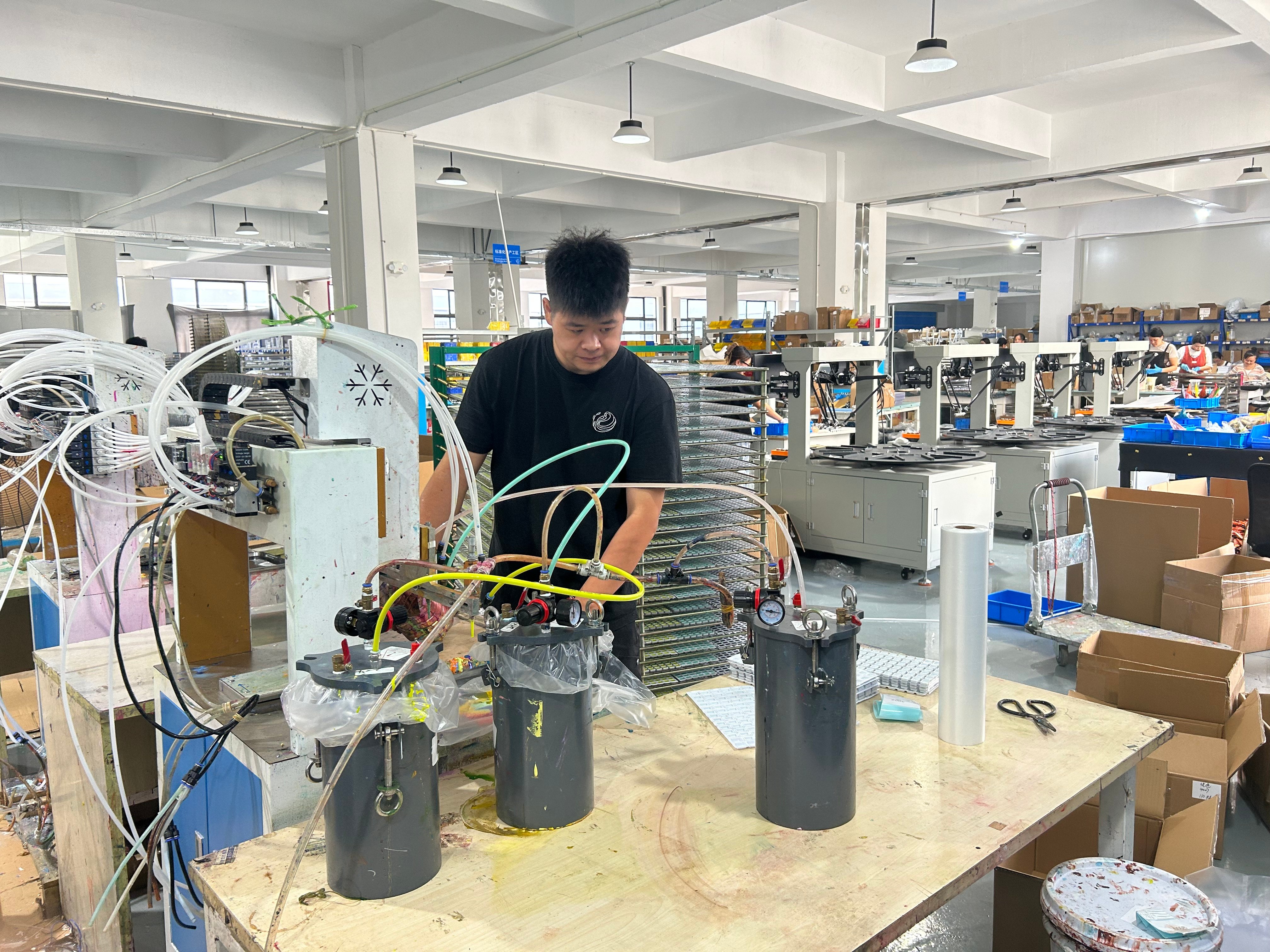 02. Automated Pneumatic Dispensing - Multi-line pressure dispensing with millimeter accuracy across pans, tubes, and jars
