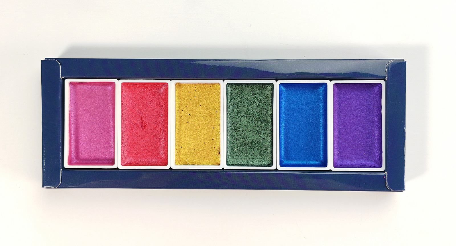 Pearlescent watercolor artistic application