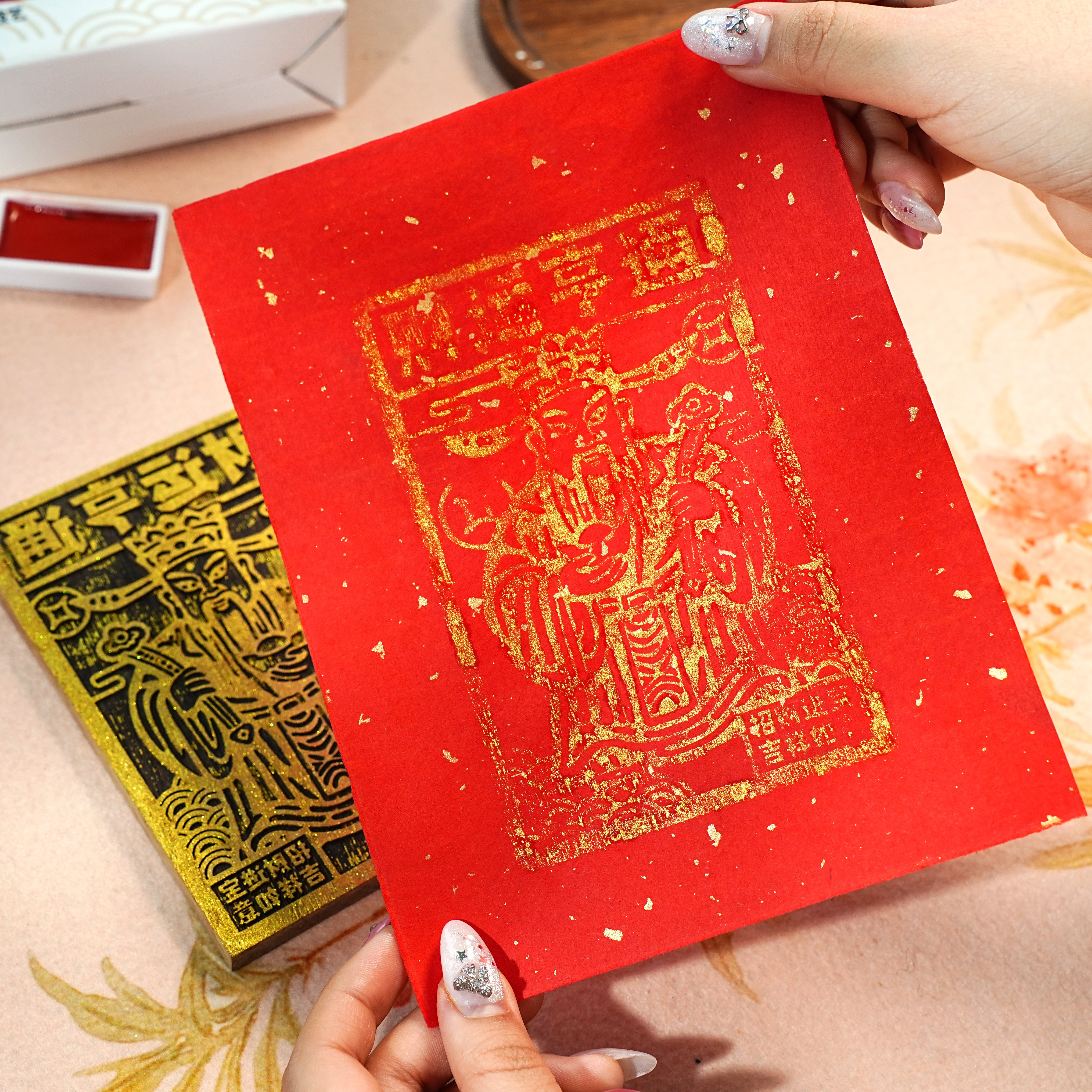 Mixing Cinnabar Red and Gilt Gold on Palette