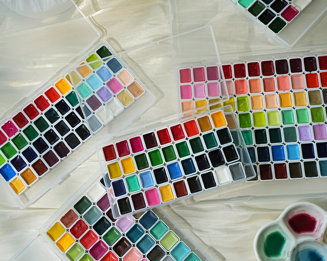 Which watercolor paints meet art supply brands' bulk customization?