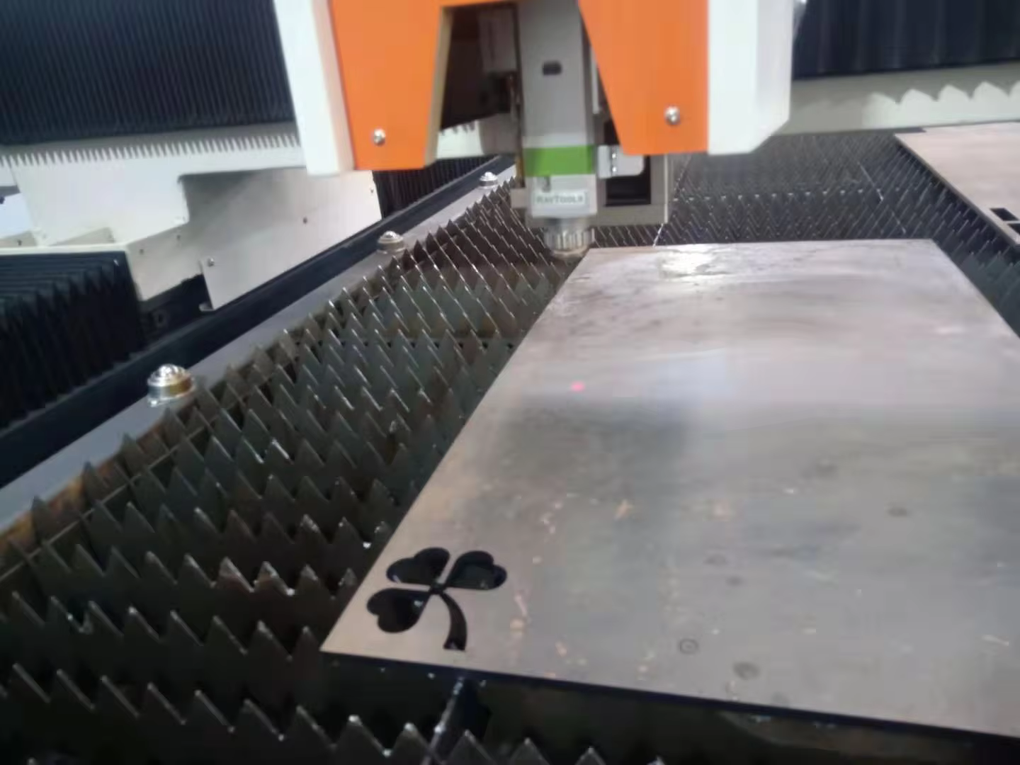 Raytools Laser Cutting Head BMH110 3KW High-Precision Optical System for Industrial Laser Cutting Machines manufacture