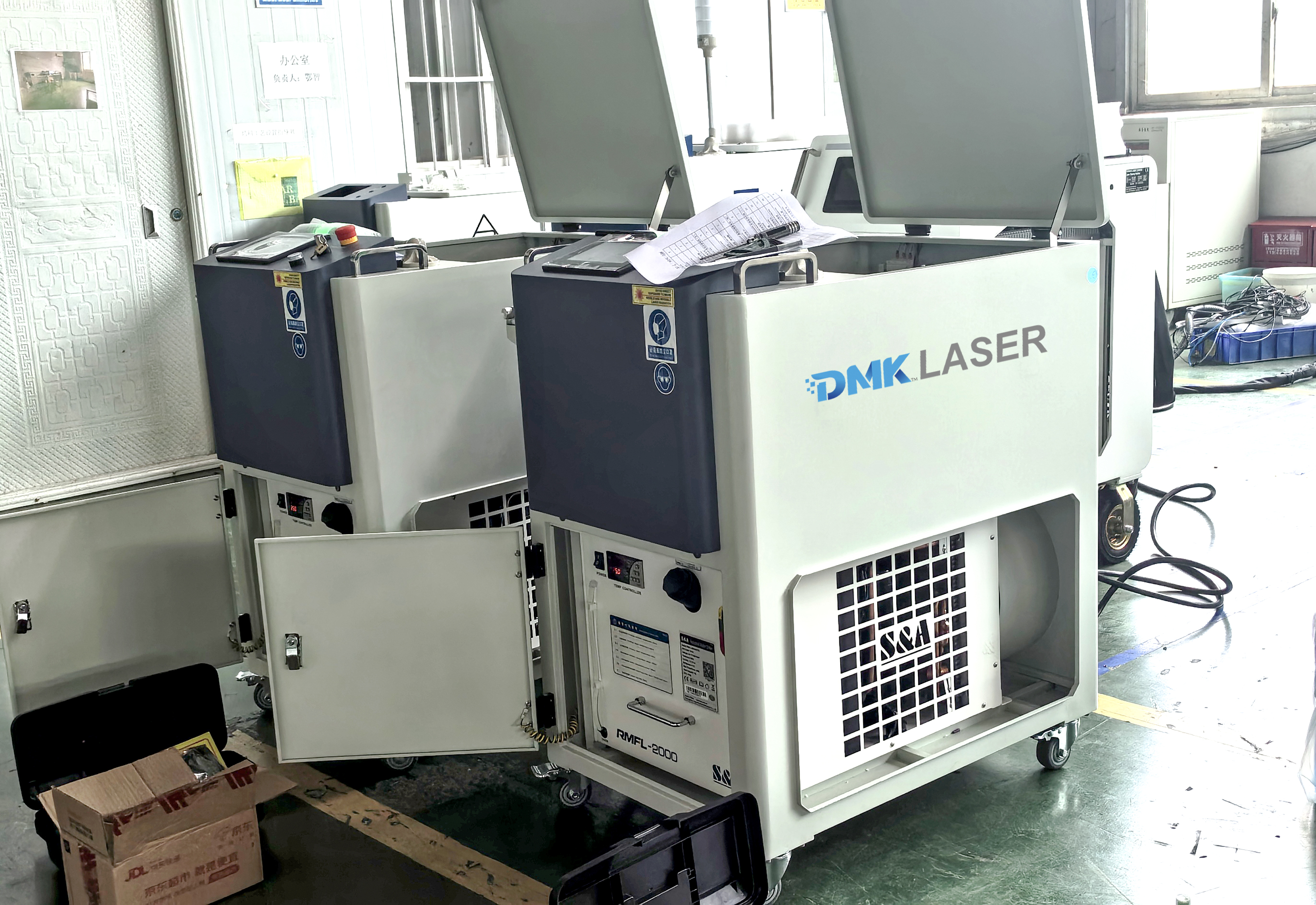 DMK Handheld 3000W CW Laser Texturing Cleaning Machine  factory