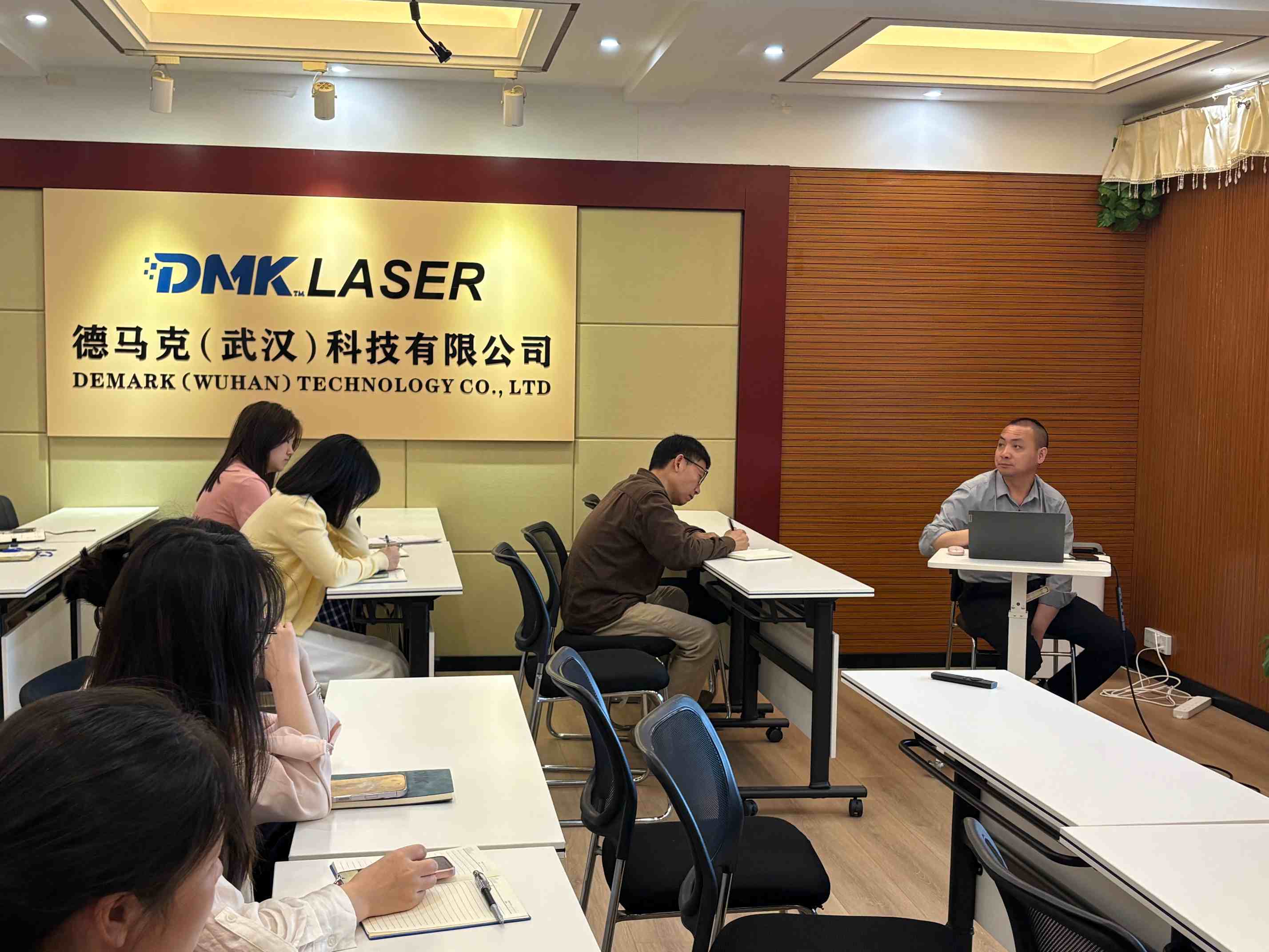 Raytools Conducts New Product Technical Training