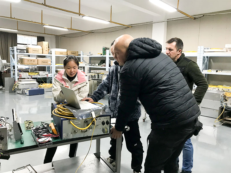 DMK Laser begrüßt internationale Kunden zur IPG-Laser-Reparatur-Ausbildung