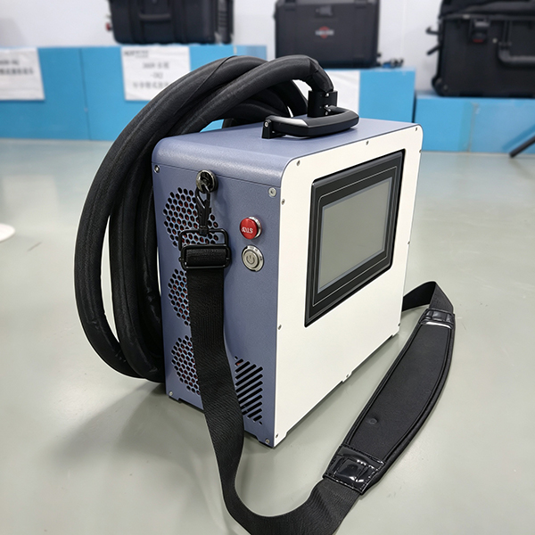 Suitcase‑style Laser Cleaning Machine3.jpg