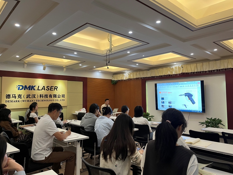 DMK Laser Trains On SUP Handheld Laser  Welding Head Tech