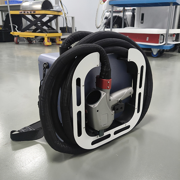 Suitcase‑style Laser Cleaning Machine4.jpg