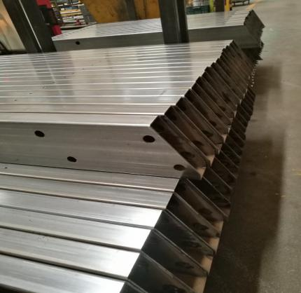Metal Tube Raycus fiber Laser Cutting Machine 6000W details