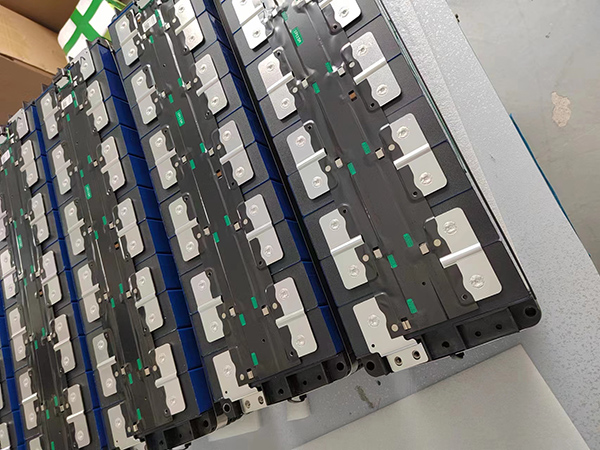 Bettery laser welding.jpg
