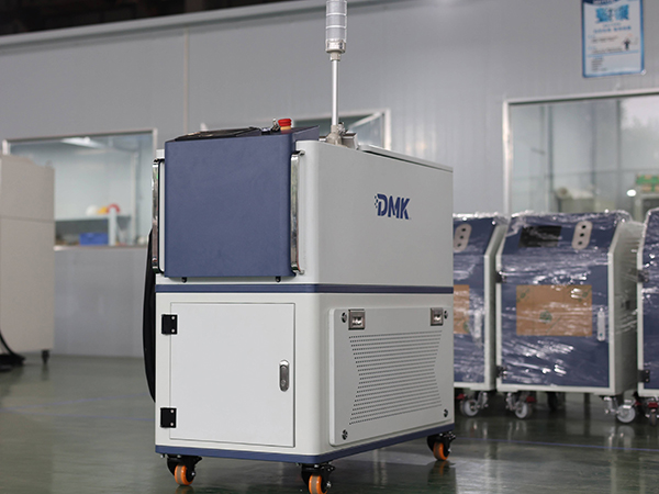 DMK Handheld 3000W CW Laser Texturing Cleaning Machine  supplier