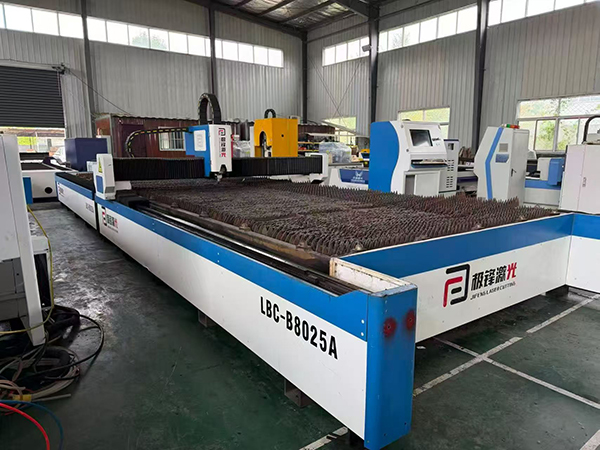 laser cutting machine (2).jpg