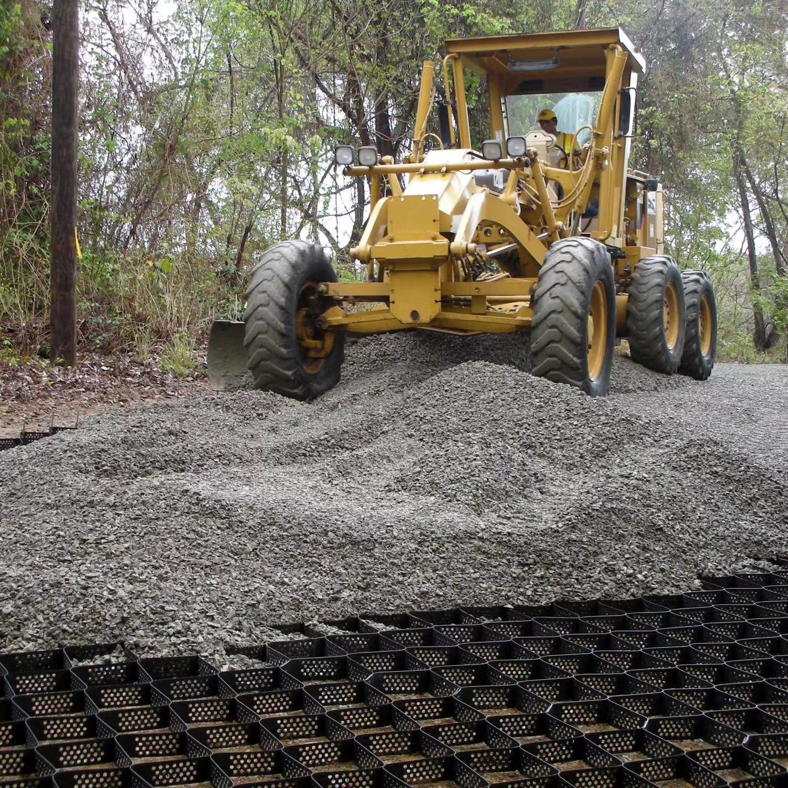 ジオセルを活用した道路建設コストの効果的な削減方法