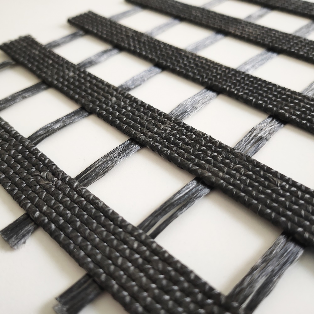 Geogrid poliester adalah bahan yang kuat dan lentur