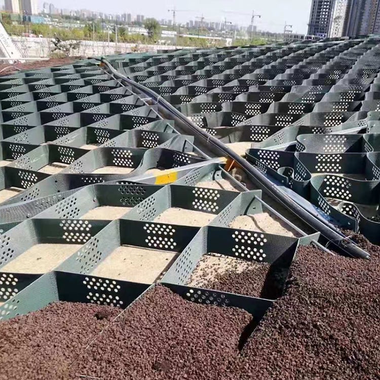 Comment la géocellule en HDPE peut-elle réduire l’érosion et améliorer la résistance du sol ?