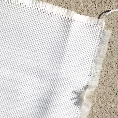Quels sont les avantages de l’utilisation du géotextile tissé en PET pour la lutte contre l’érosion ?