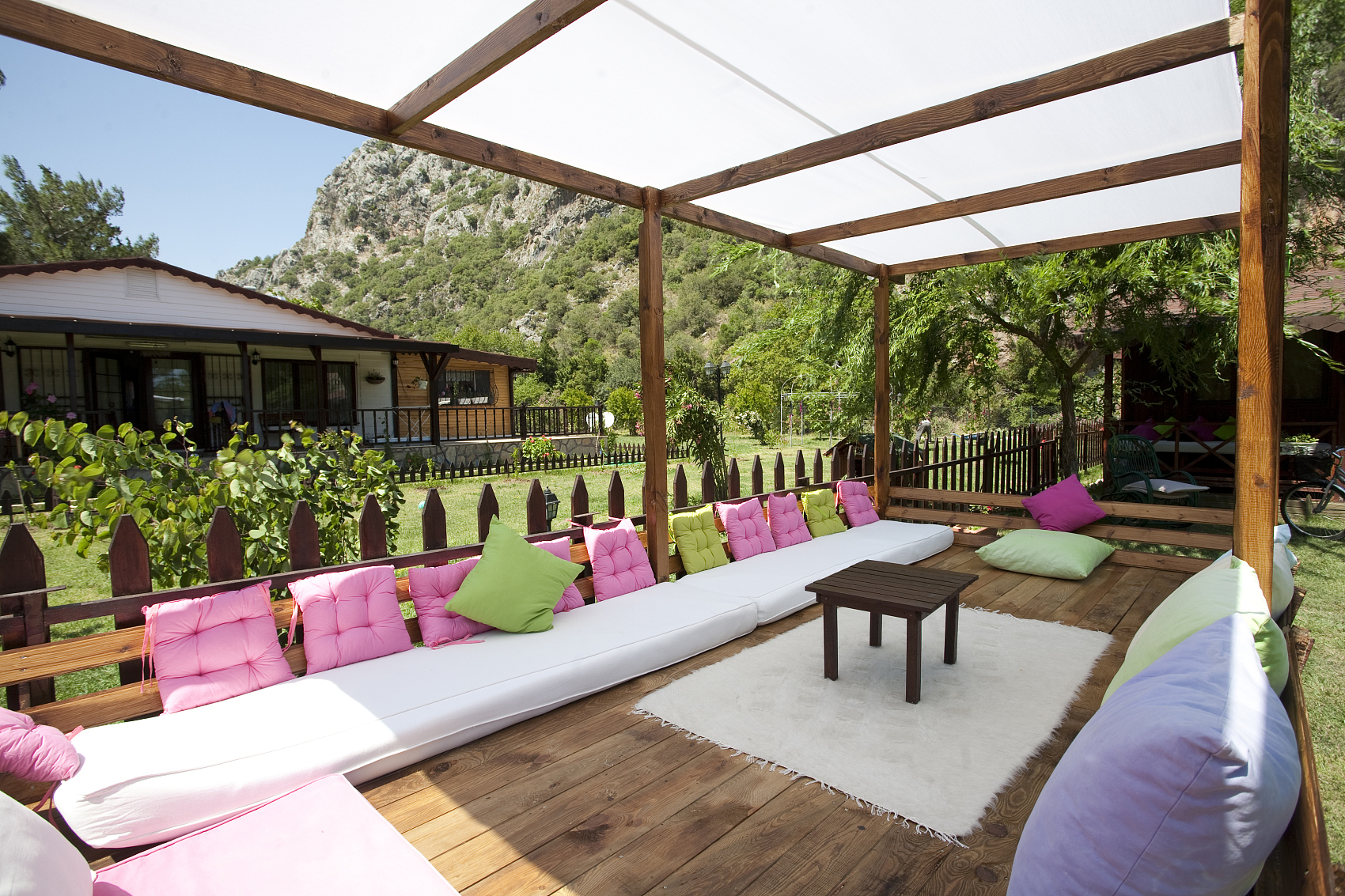 pergola.jpg