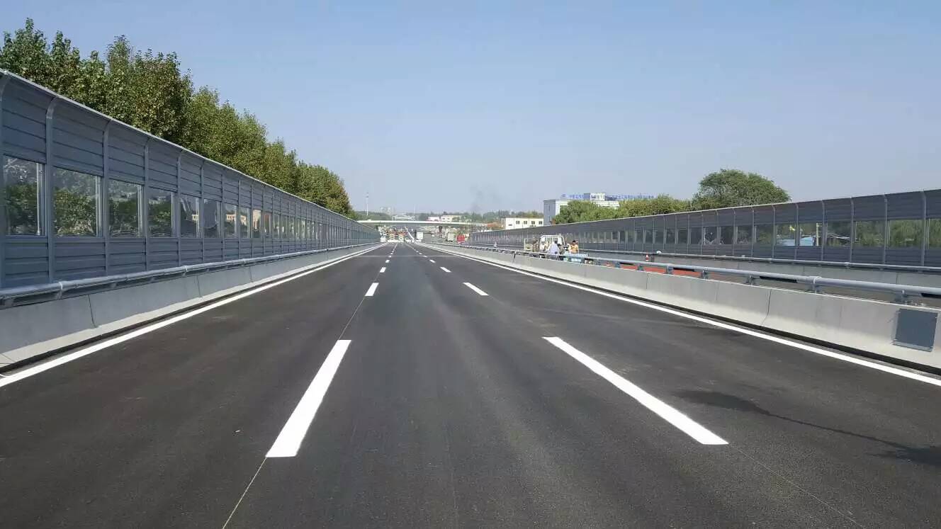 PC Sheet Gain Ground in Highway Sound Barriers, Durability and Safety Recognized by Industry
