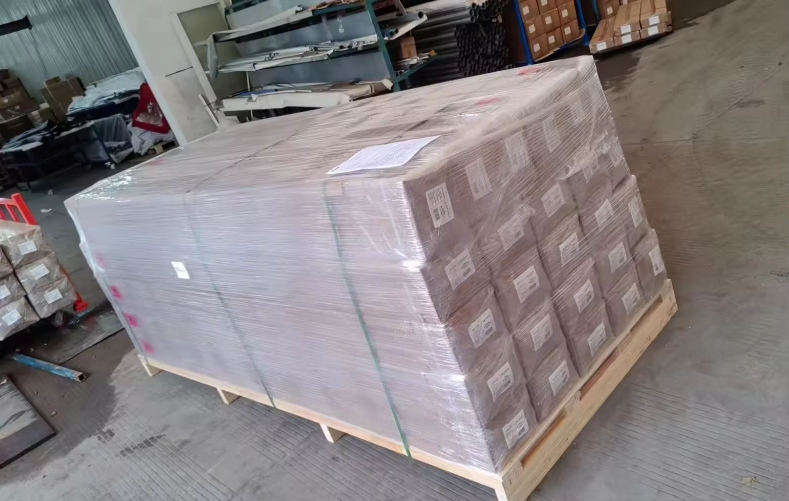 Mixed-length awning cartons and accessories arranged within a pallet load