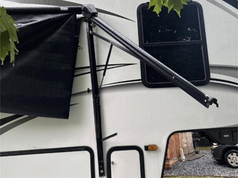 風速センサー搭載の自動収納式RV用アワーニングは、実際にどのように作動するのか