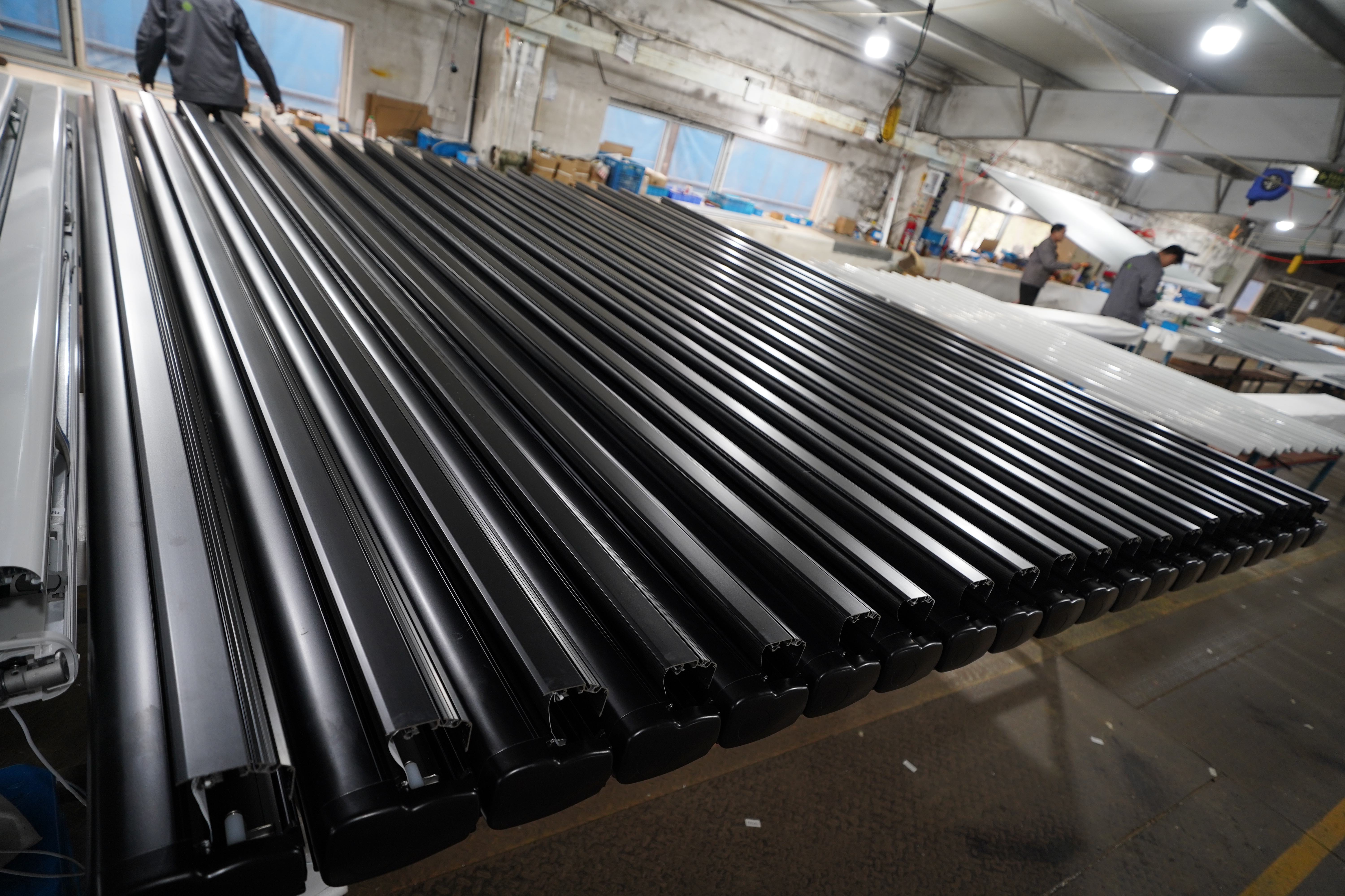 Supporting a Polish RV Distributor with W5500N Awnings, Custom Branding and Consolidated Shipping