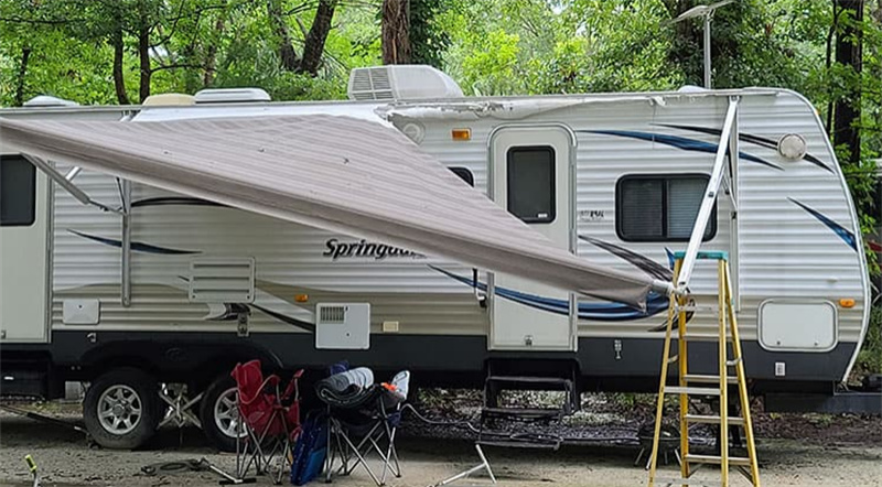 RV Travel Safety Guide: How to Properly Fold the RV Awning in Windy and Rainy Weather